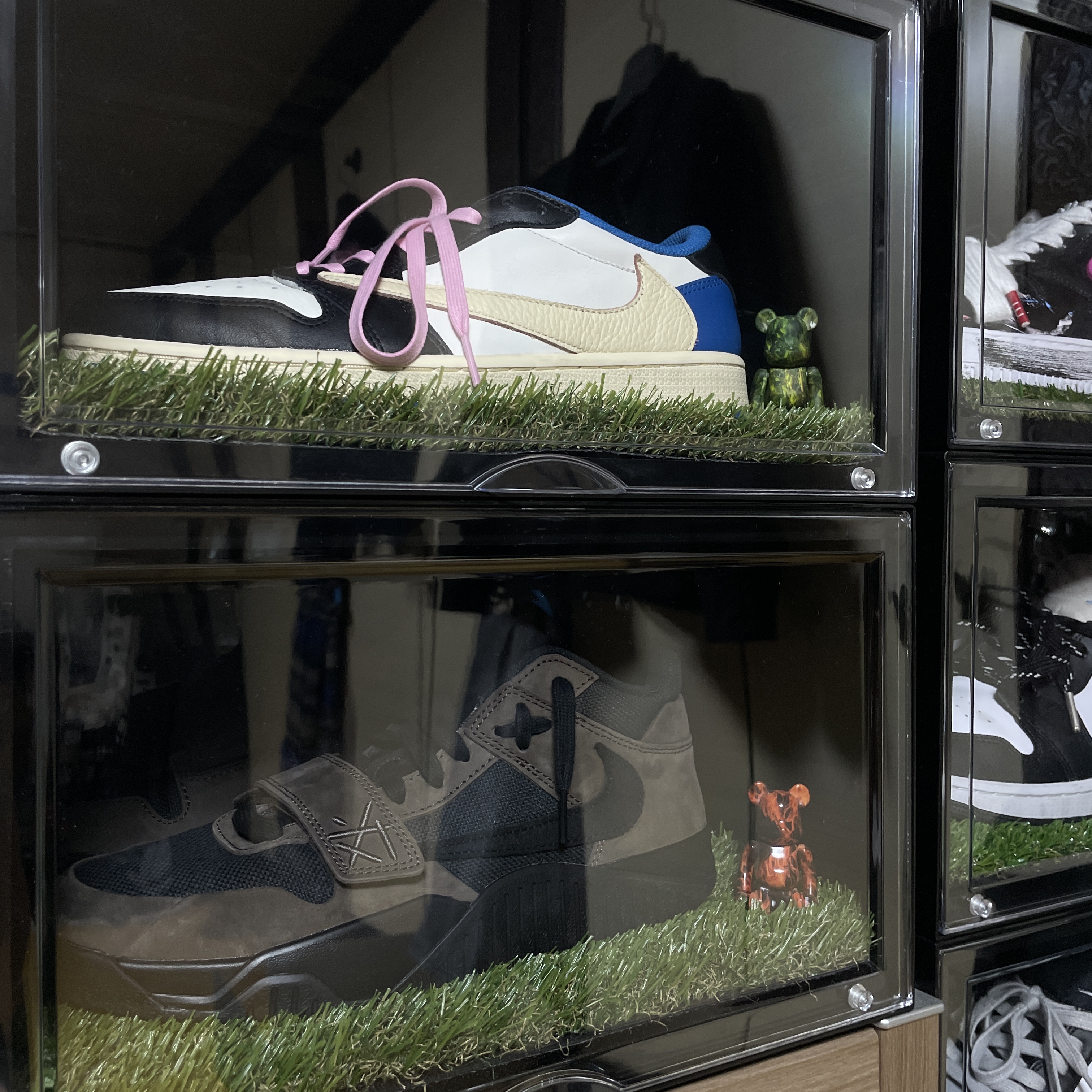 Jordan x Travis Scott Jumpman Jack TR Black and Dark Mocha, Jordan 1 x Travis Scott x Fragment Retro Low OG SP Military Blue 착용 스타일