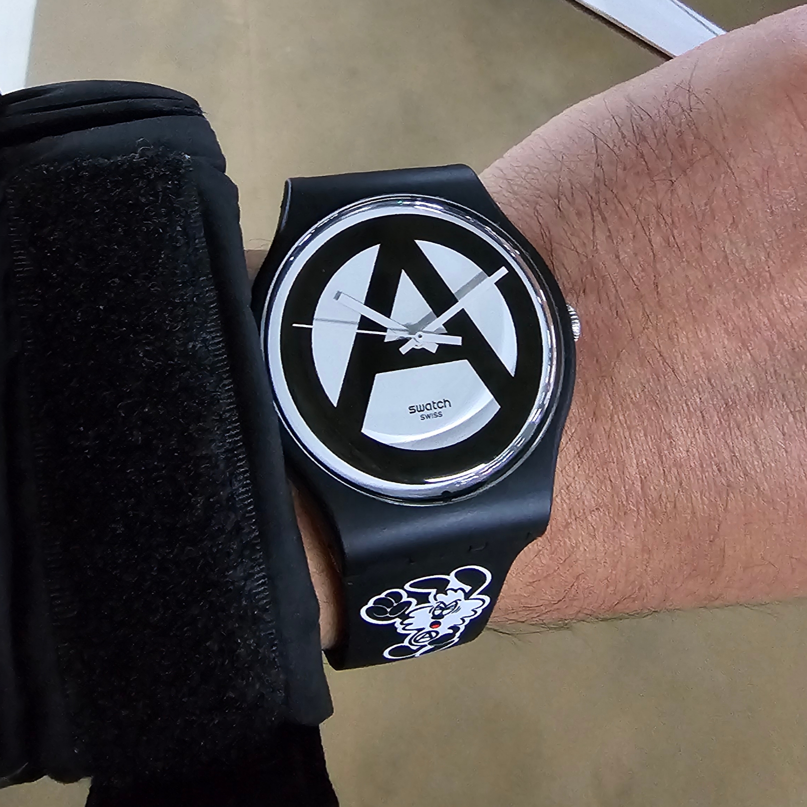 Swatch x Verdy Vick By Verdy Black 착용 스타일