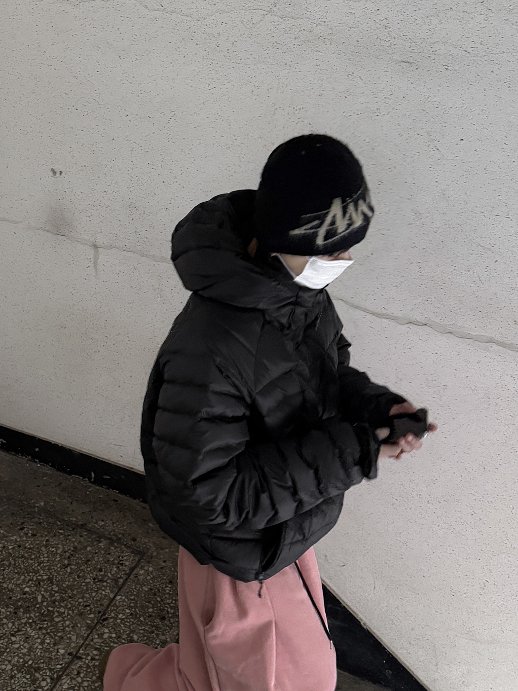 Stussy Brushed Out Stock Skullcap Beanie Black, (W) UGG Tasman Slipper Chestnut 착용 스타일 - 2
