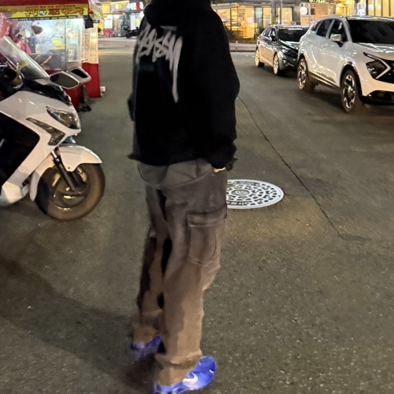 (W) Nike Shox R4 Racer Blue and Metallic Silver, Stussy Dizzy Stock Hoodie Black 착용 스타일