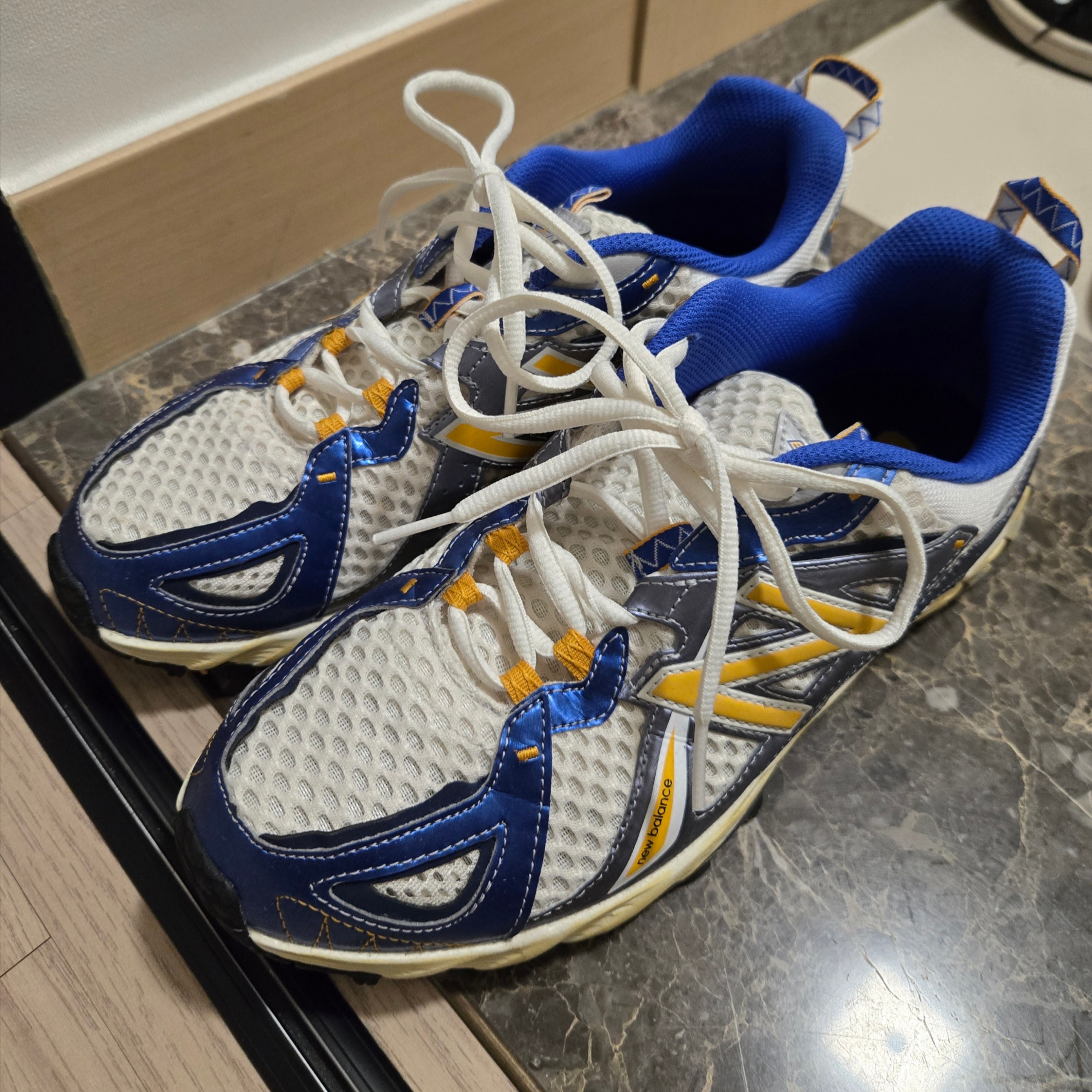 New Balance x Yeseyesee ML610 Atlantic Blue Varsity Gold 착용 스타일