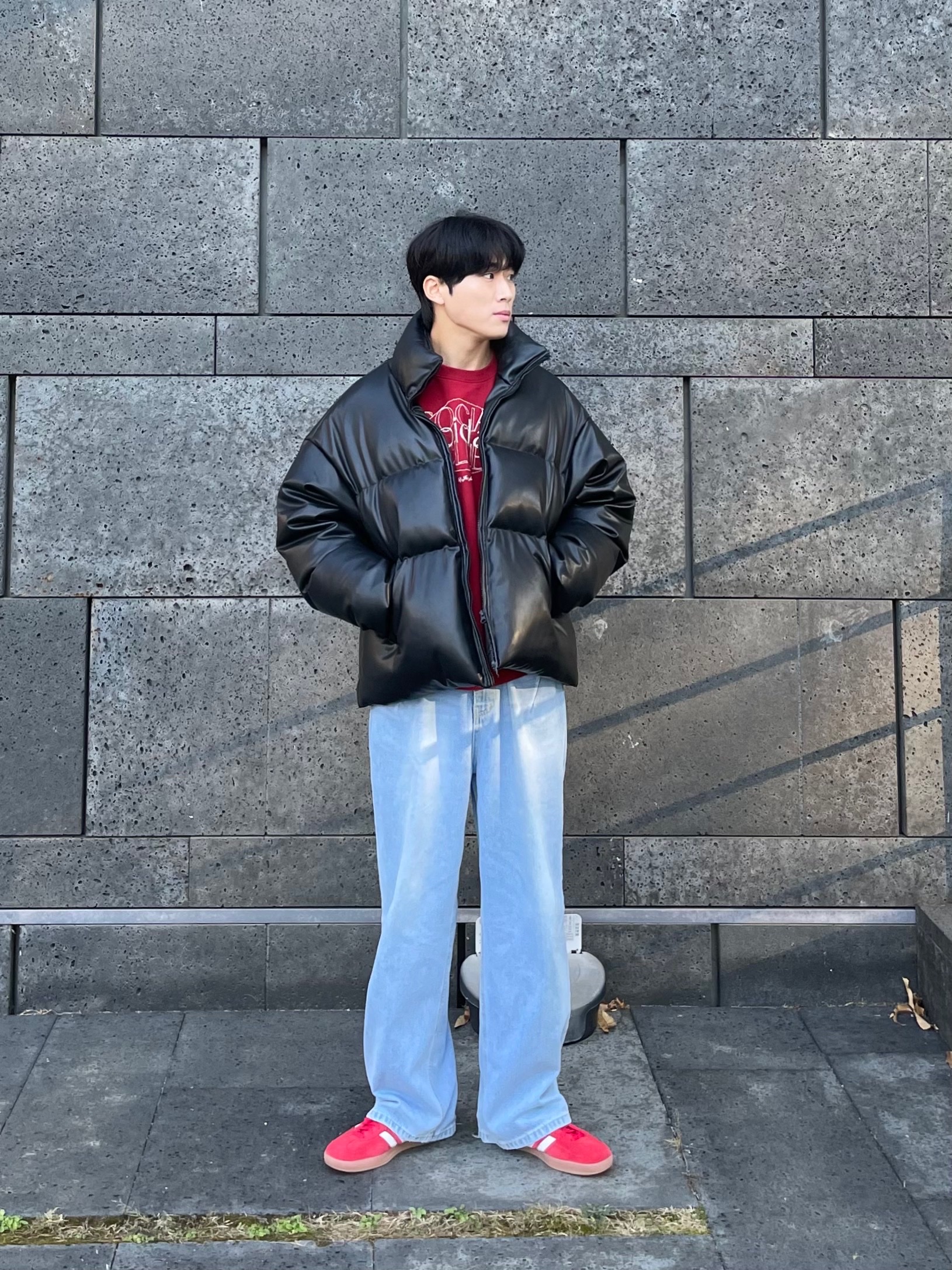 QT8 Garments GB Synthetic Leather Duck Down Short Padding Black, Adidas Gazelle Indoor Better Scarlet Cloud White 착용 스타일 - 1