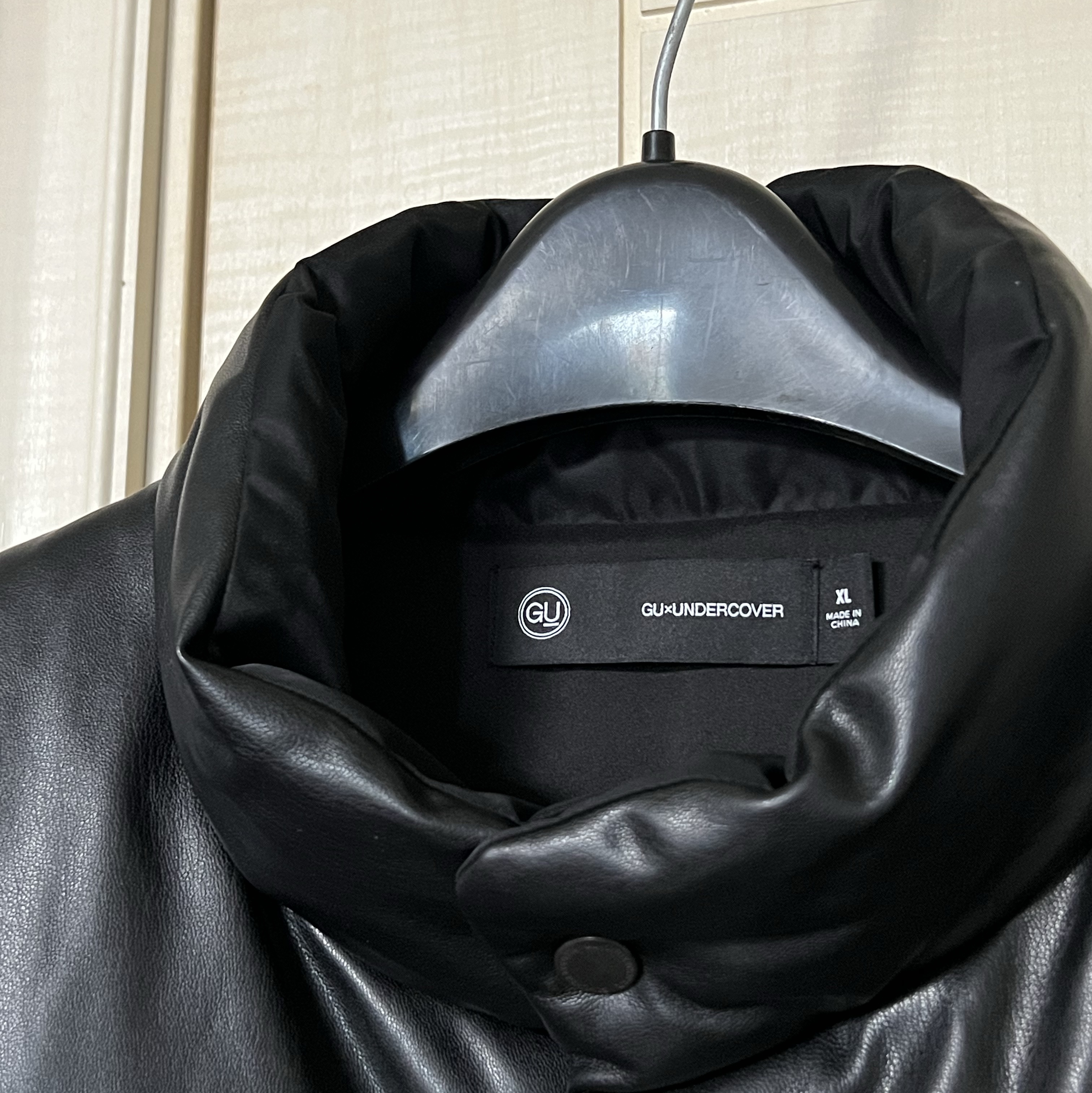 GU x Undercover Convertible Padded Blouson Black 착용 스타일 - 2