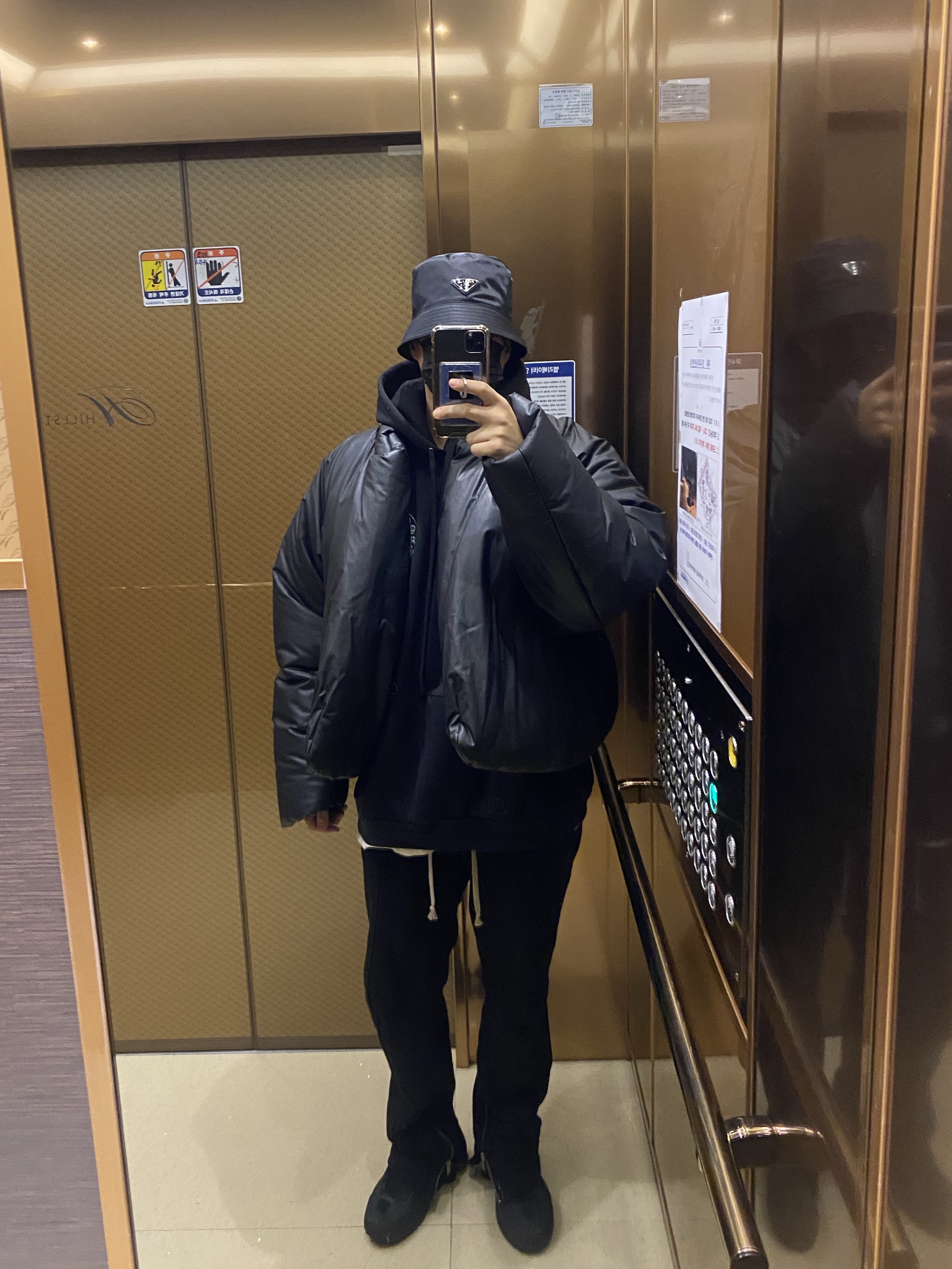 Yeezy Gap Round Jacket Black, Chrome Hearts Silver Glitter Hoodie Black 착용 스타일
