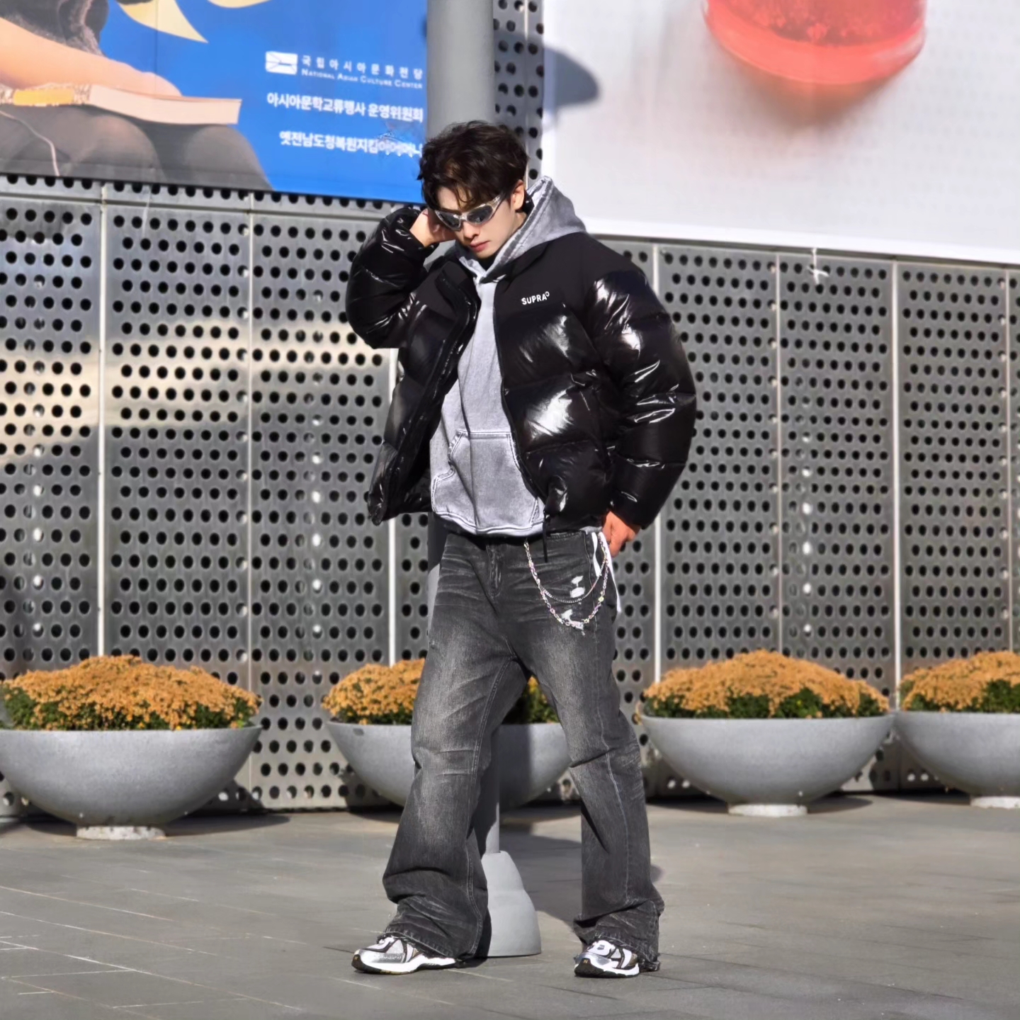 Flavorism Oversized Rivet Hoodie Dirty White, New Balance 1906R White Gold 착용 스타일 - 2