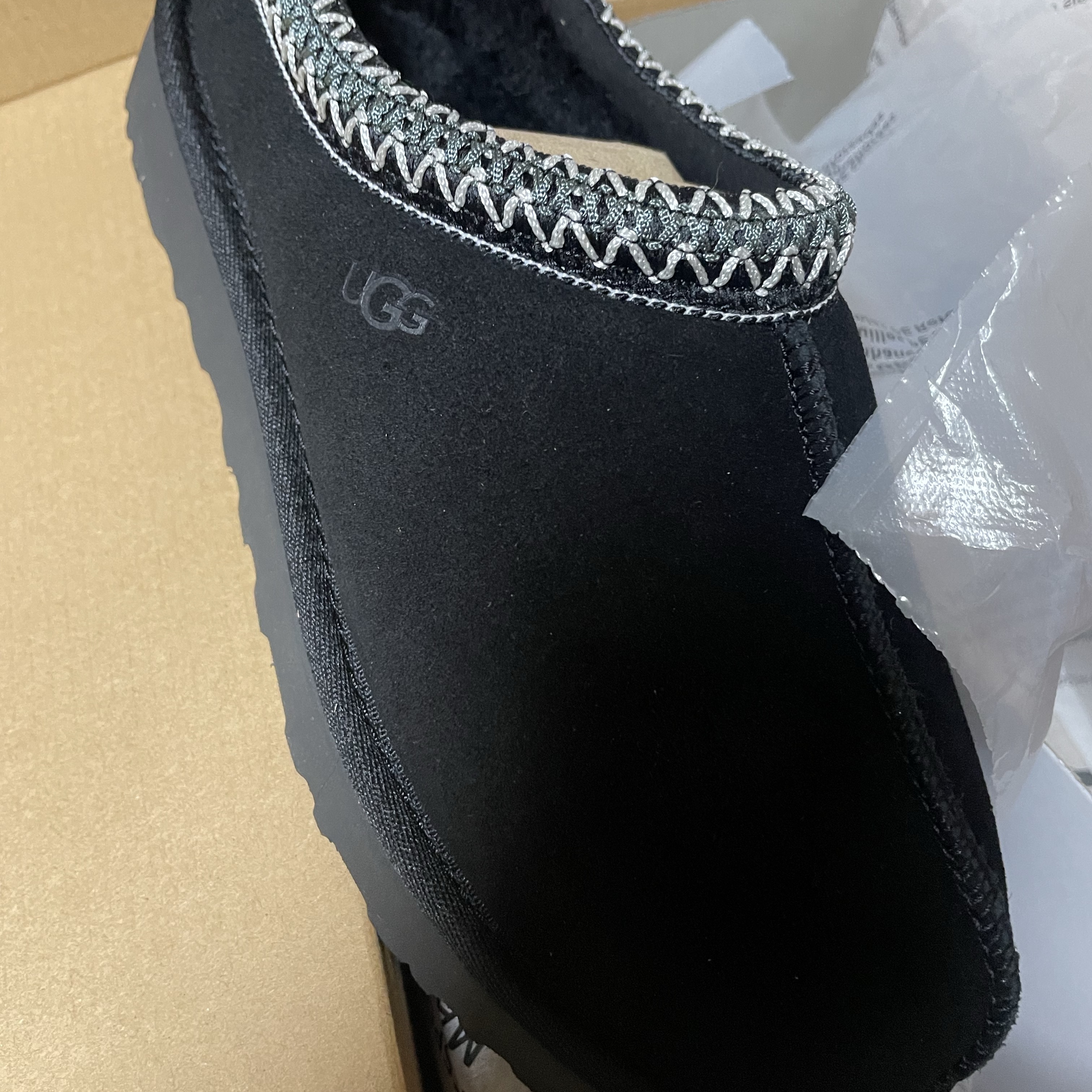 UGG Tasman Black 착용 스타일
