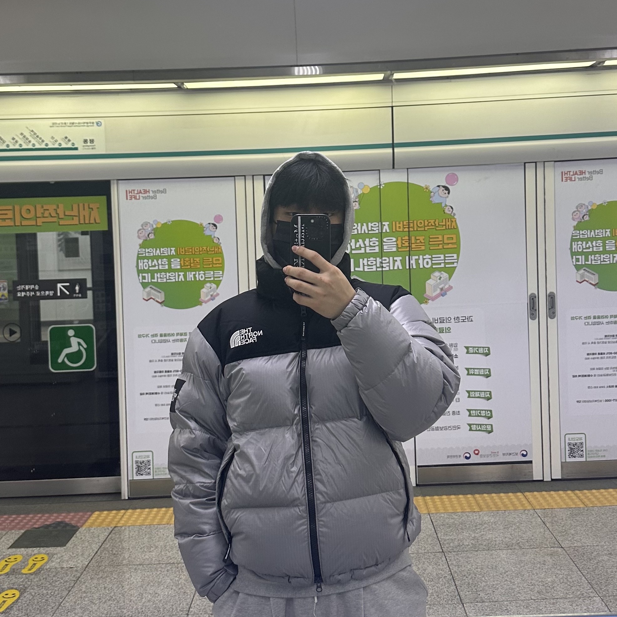 The North Face White Label Novelty Nuptse Down Jacket Heather Gray, Casetify x Matin Kim iPhone Black Logo Magsafe Impact Case Matte Black 착용 스타일