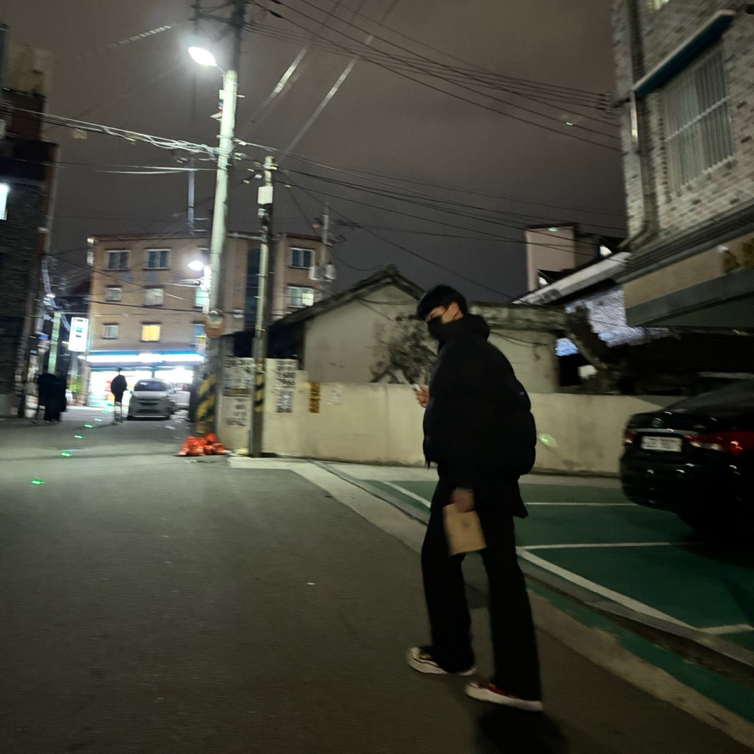Undermycar Mu.15 Anti Fxxking Logo Play Triple Logo Crop Padding Jacket Black, Maison Mihara Yasuhiro Peterson OG Sole Trick Detail Low Cut Sneakers Multi 착용 스타일 - 3