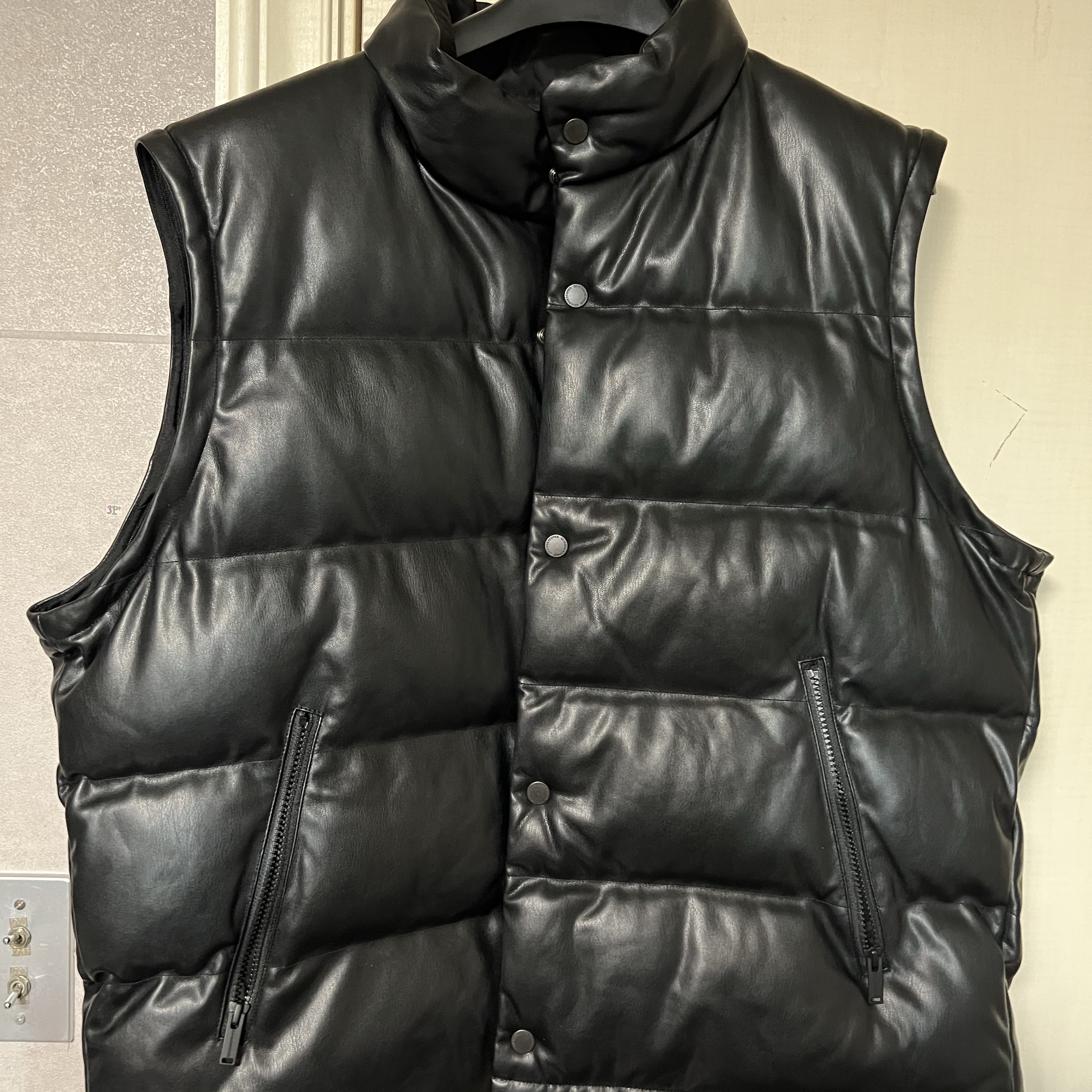 GU x Undercover Convertible Padded Blouson Black 착용 스타일 - 3