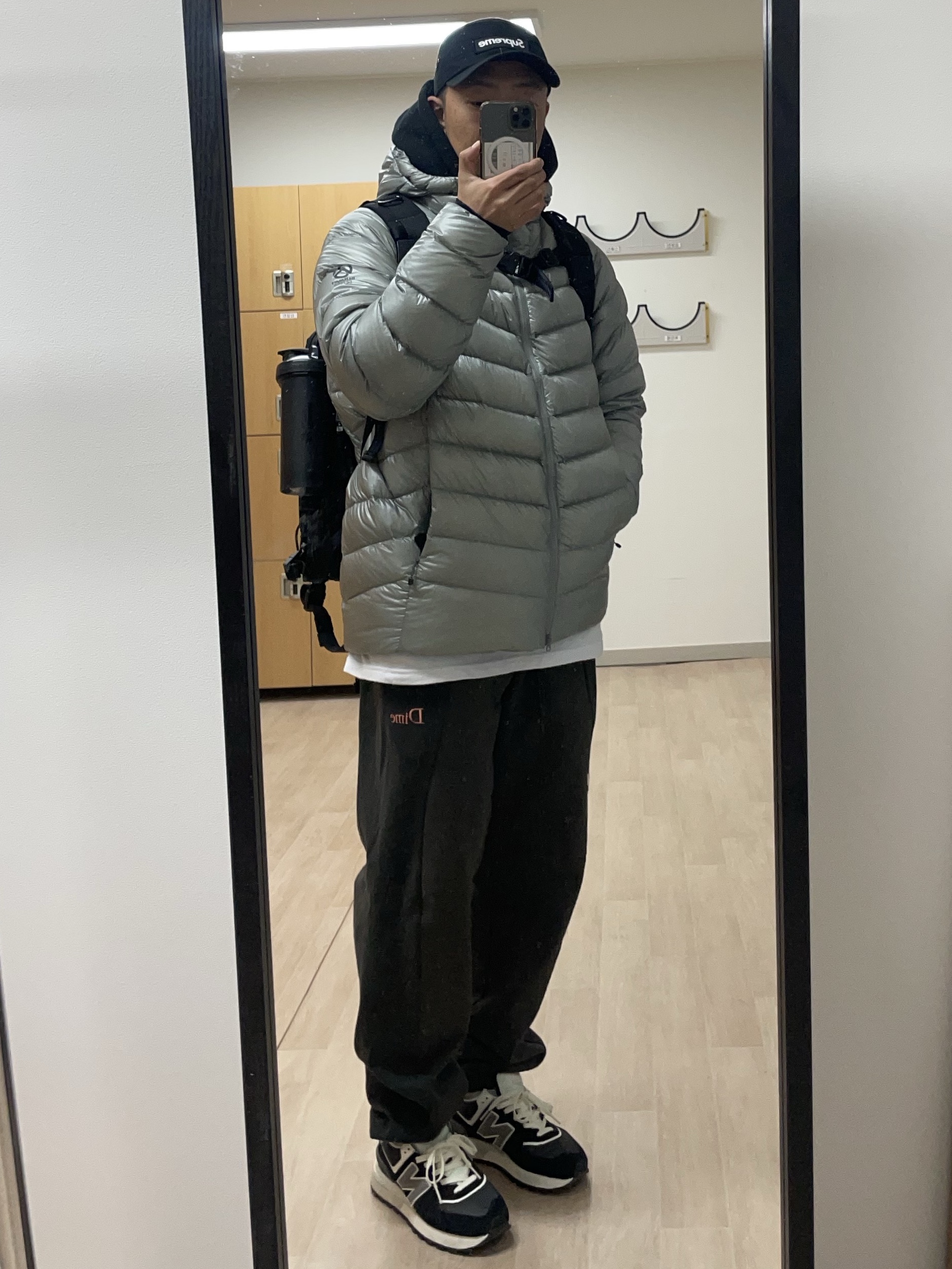 The North Face Summit Mattehorn RDS Down Jacket Light Gray, Supreme Military Camp Cap Black - 21SS 착용 스타일