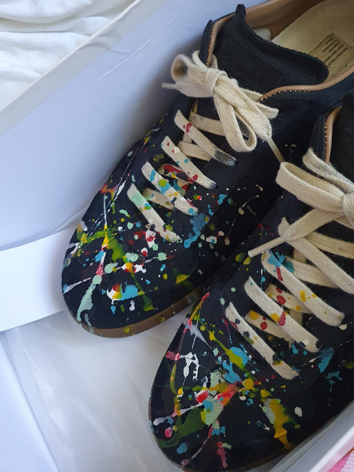 Maison Margiela Replica Paint Drop Sneakers Black 착용 스타일