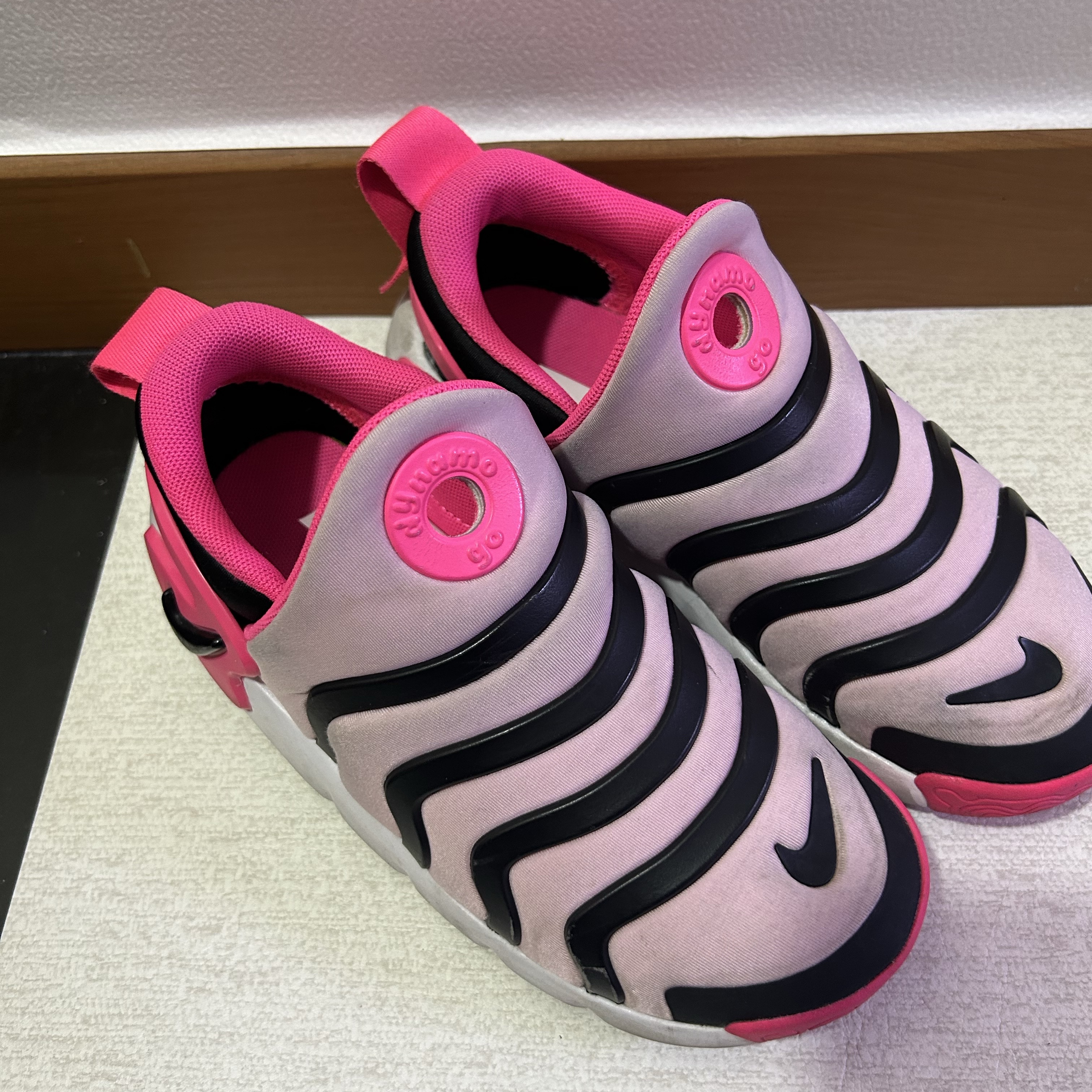 (PS) Nike Dynamo Go Medium Soft Pink Black 착용 스타일