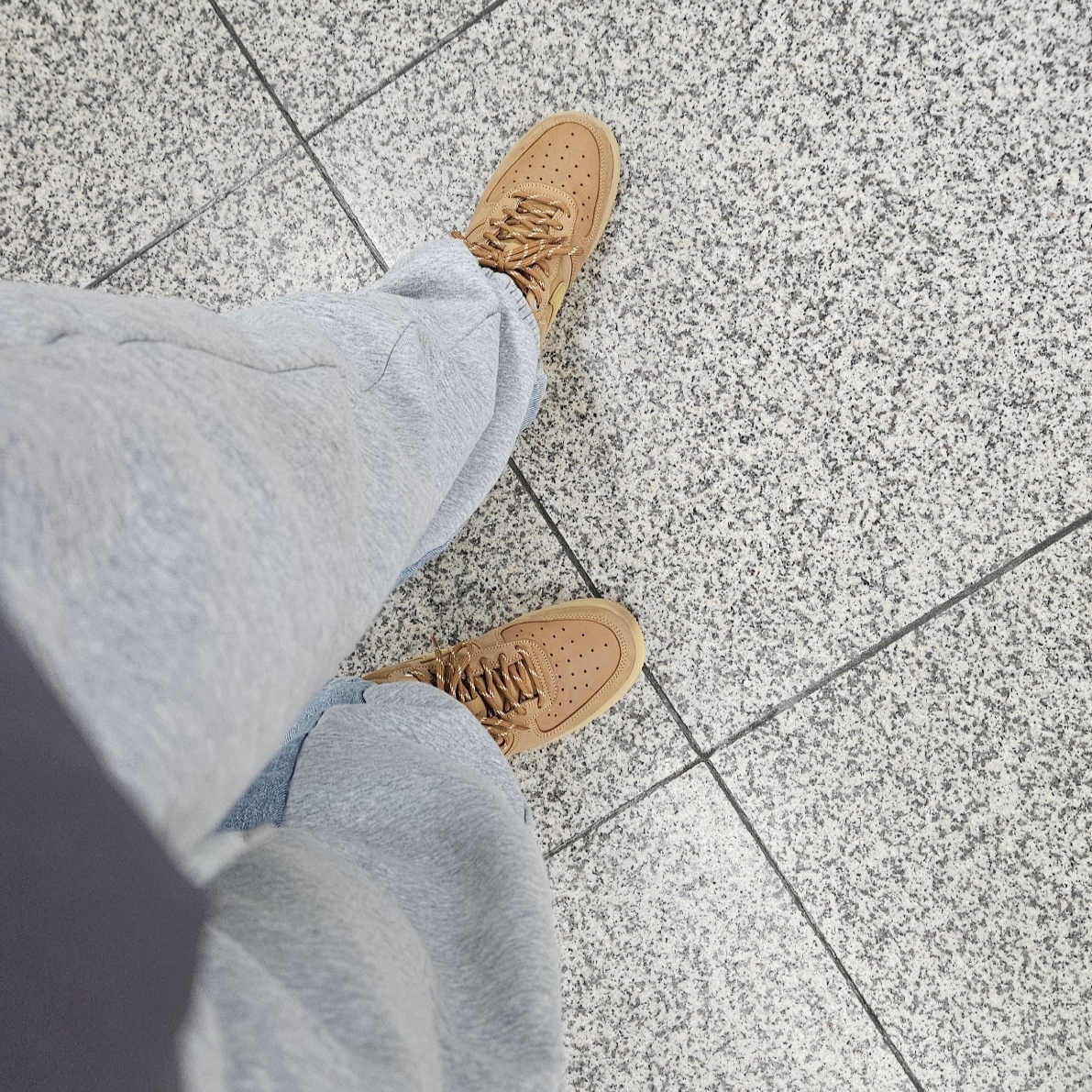 Nike Air Force 1 '07 WB Flax 착용 스타일