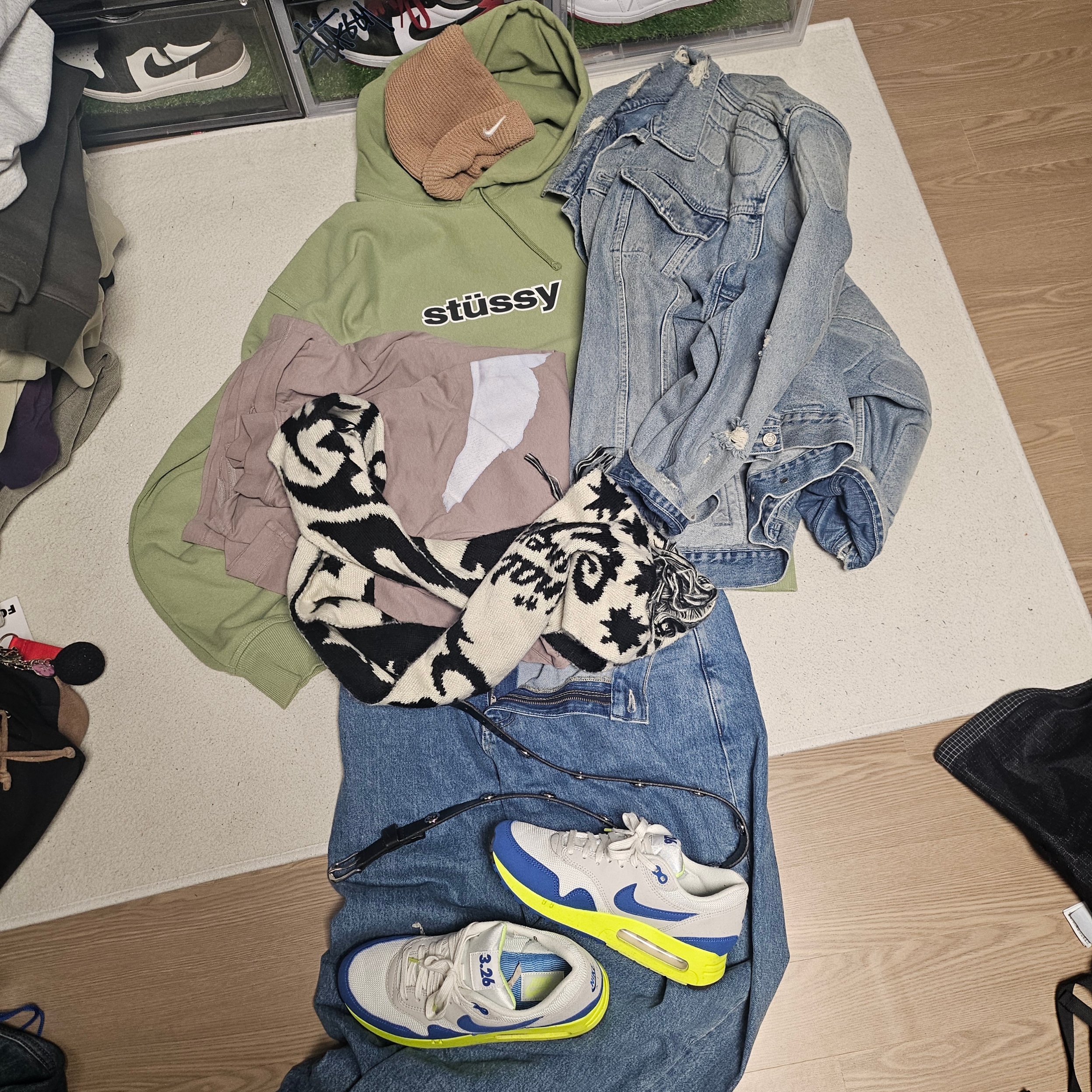 Stussy SS Link Hoodie Moss, Yeezy Gap Engineered By Balenciaga Dove Long Sleeve T-Shirt Beige 착용 스타일 - 4