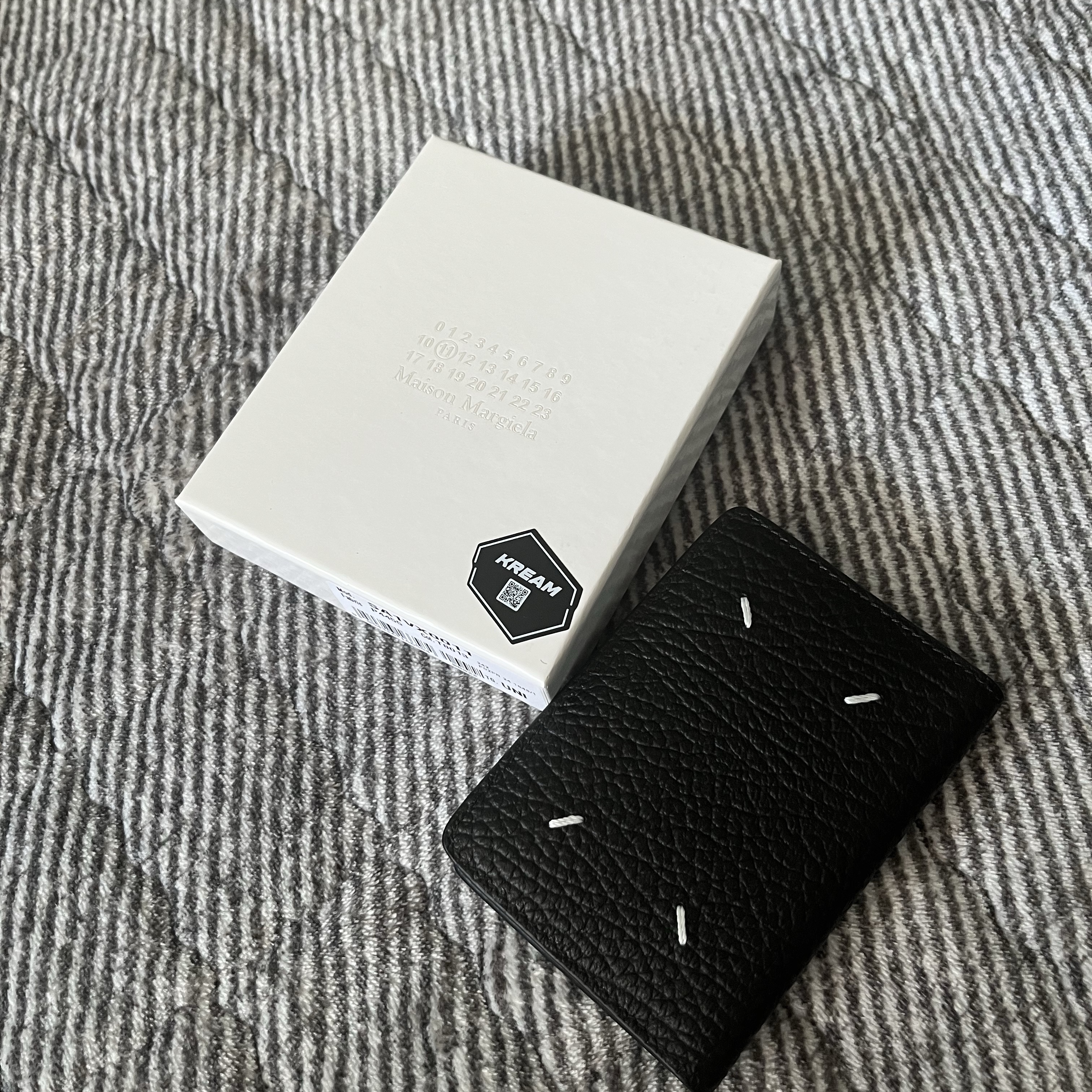 Maison Margiela Bovine Leather Card Holder Black 착용 스타일