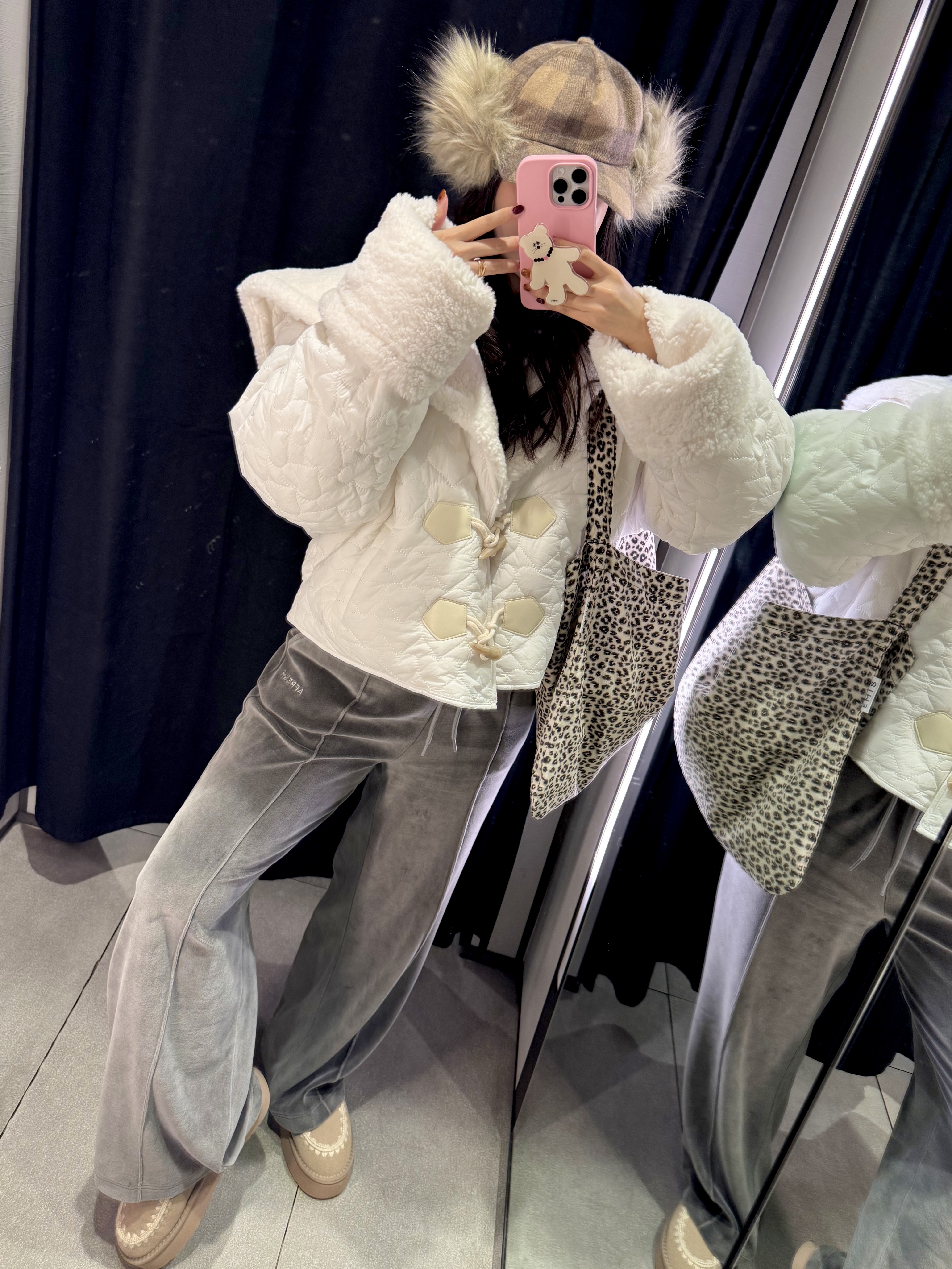 Open Yy Faux Fur Corduroy Earflap Cap Khaki, Open Yy Faux Fur Earflap Cap Black 착용 스타일 - 1
