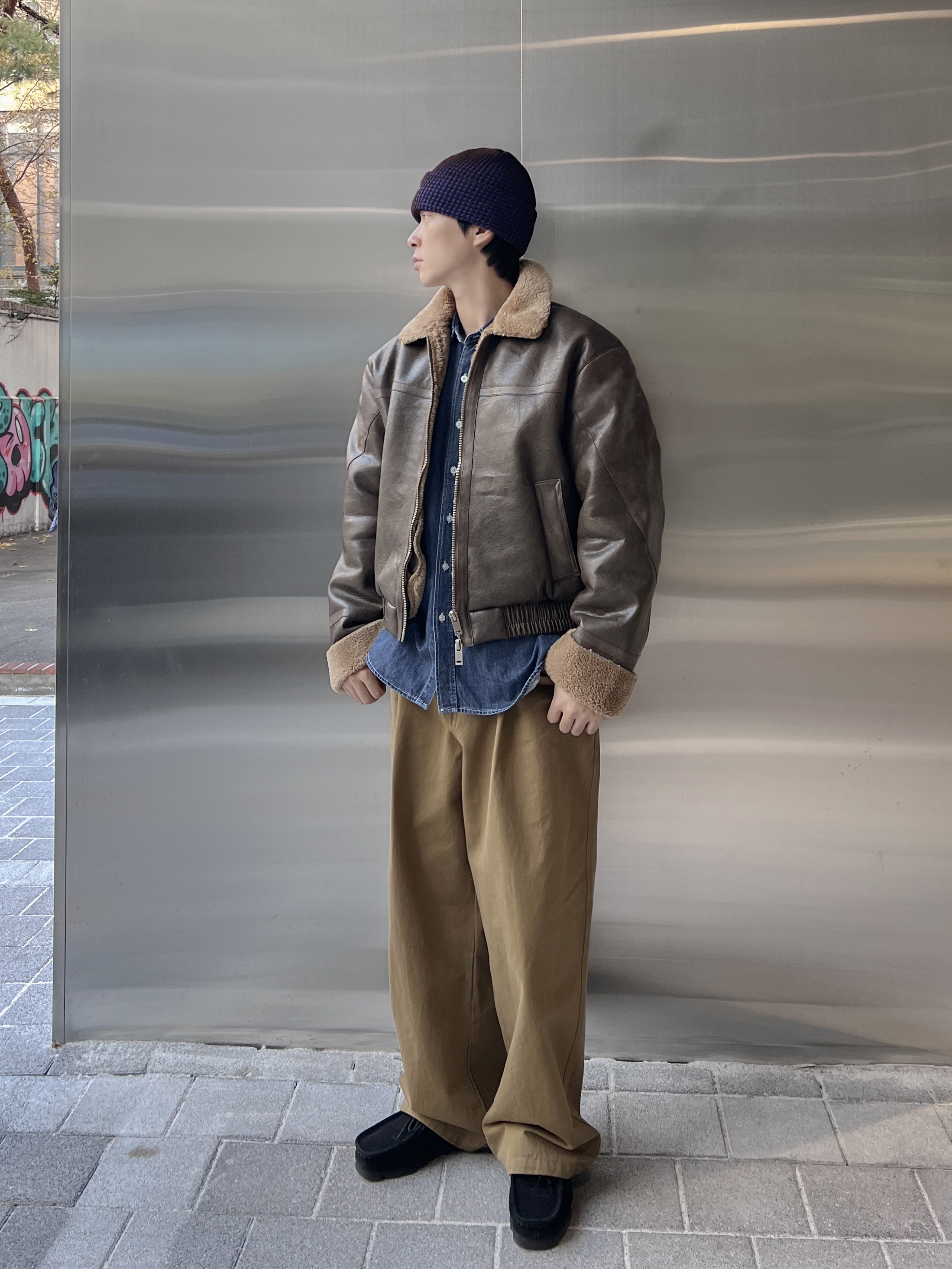 Clarks Wallabee Black Suede, Clarks Wallabee Gore-Tex Black Suede 착용 스타일 - 3