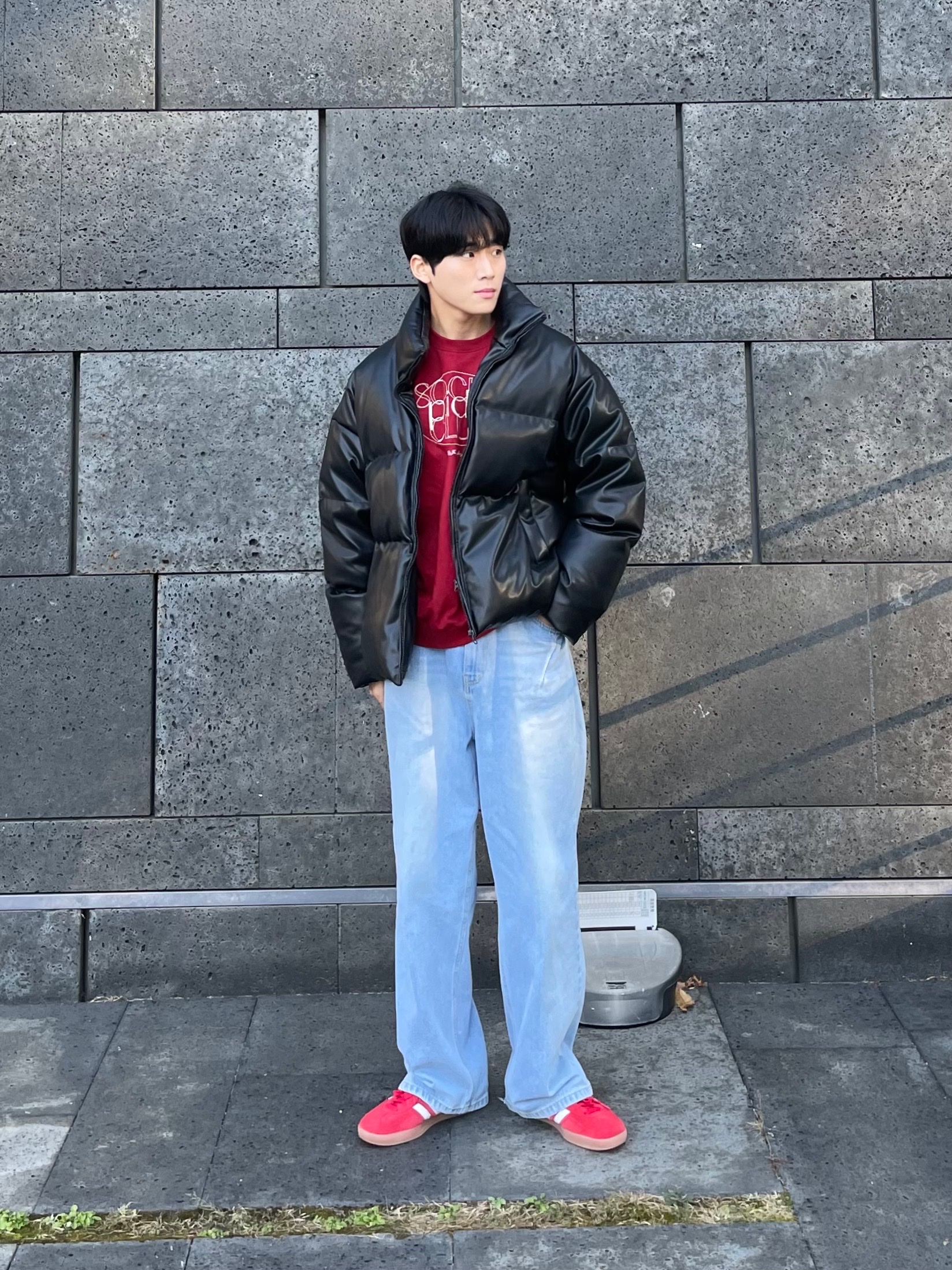 QT8 Garments GB Synthetic Leather Duck Down Short Padding Black, Adidas Gazelle Indoor Better Scarlet Cloud White 착용 스타일 - 2