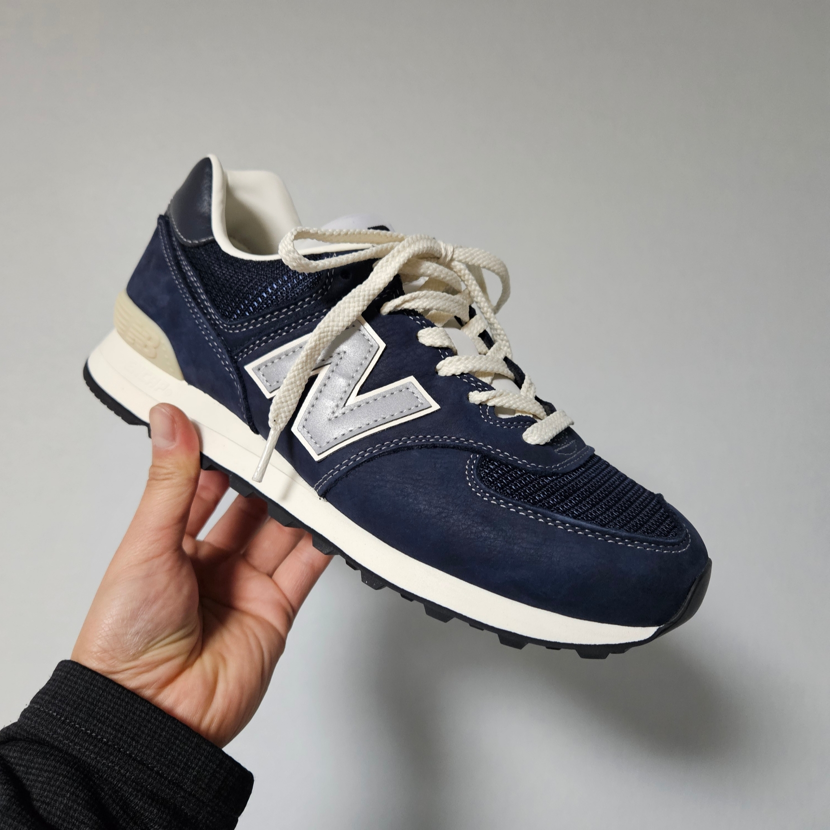 New Balance x Pottery 574 Premium Hard Navy 착용 스타일
