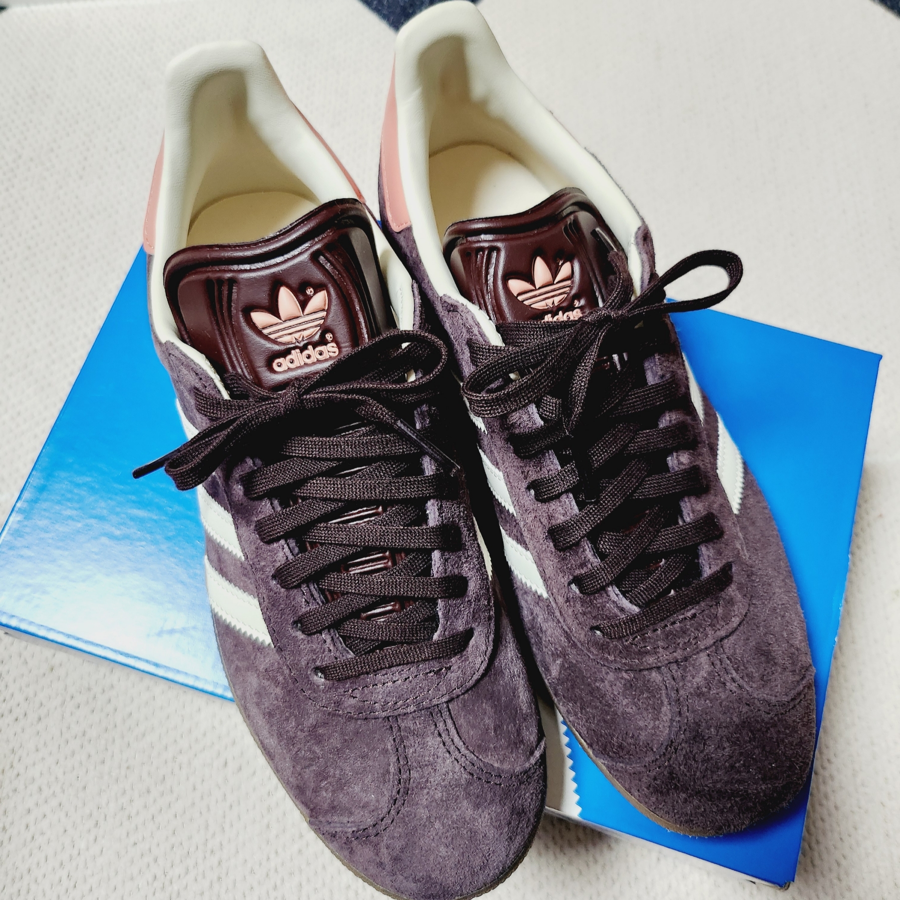(W) Adidas Gazelle Shadow Brown 착용 스타일