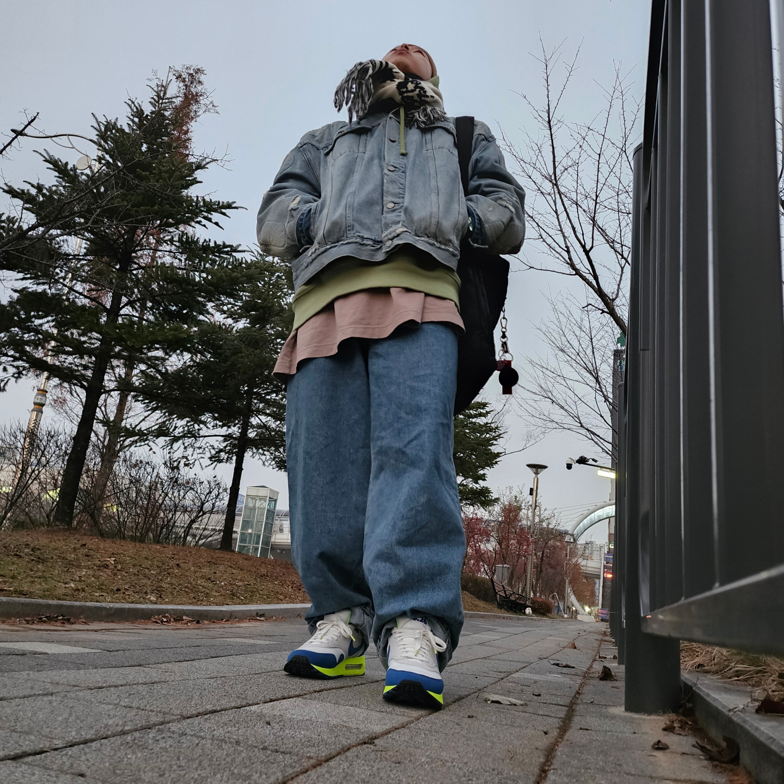 Stussy SS Link Hoodie Moss, Yeezy Gap Engineered By Balenciaga Dove Long Sleeve T-Shirt Beige 착용 스타일 - 2