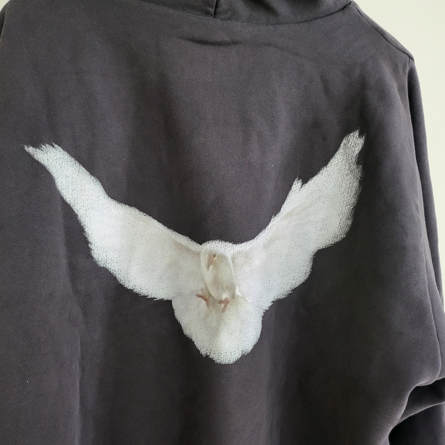 Yeezy Gap Engineered By Balenciaga Dove Shrunken Hoodie Black 착용 스타일