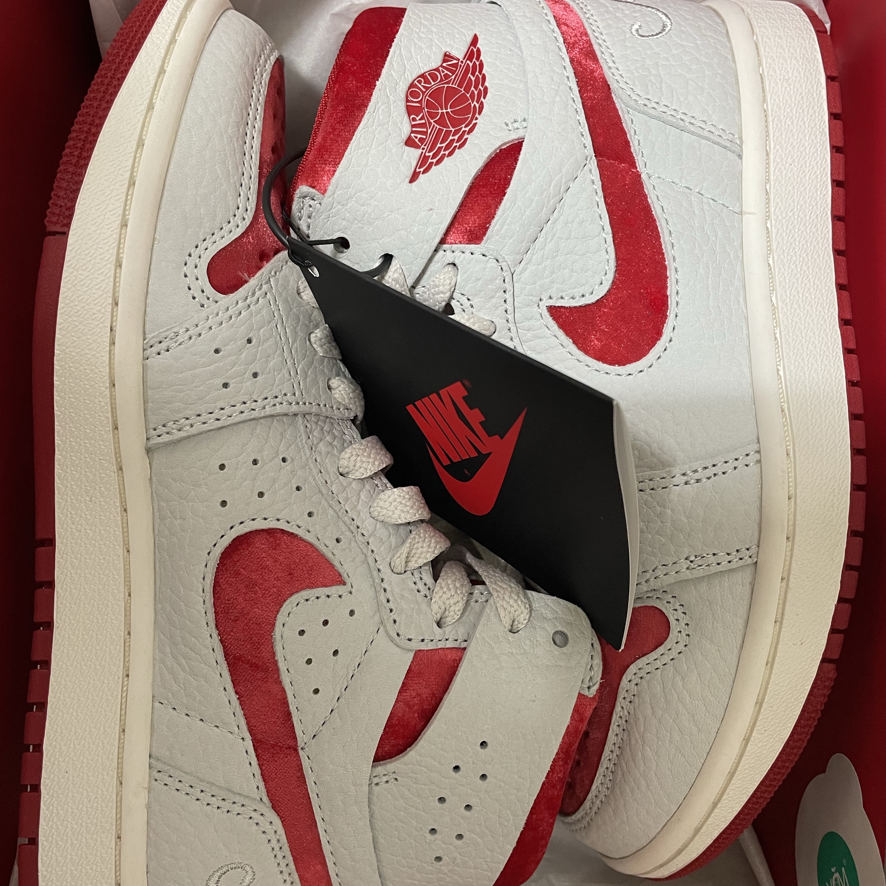 (W) Jordan 1 Zoom Air CMFT 2 Valentine's Day 착용 스타일 - 1
