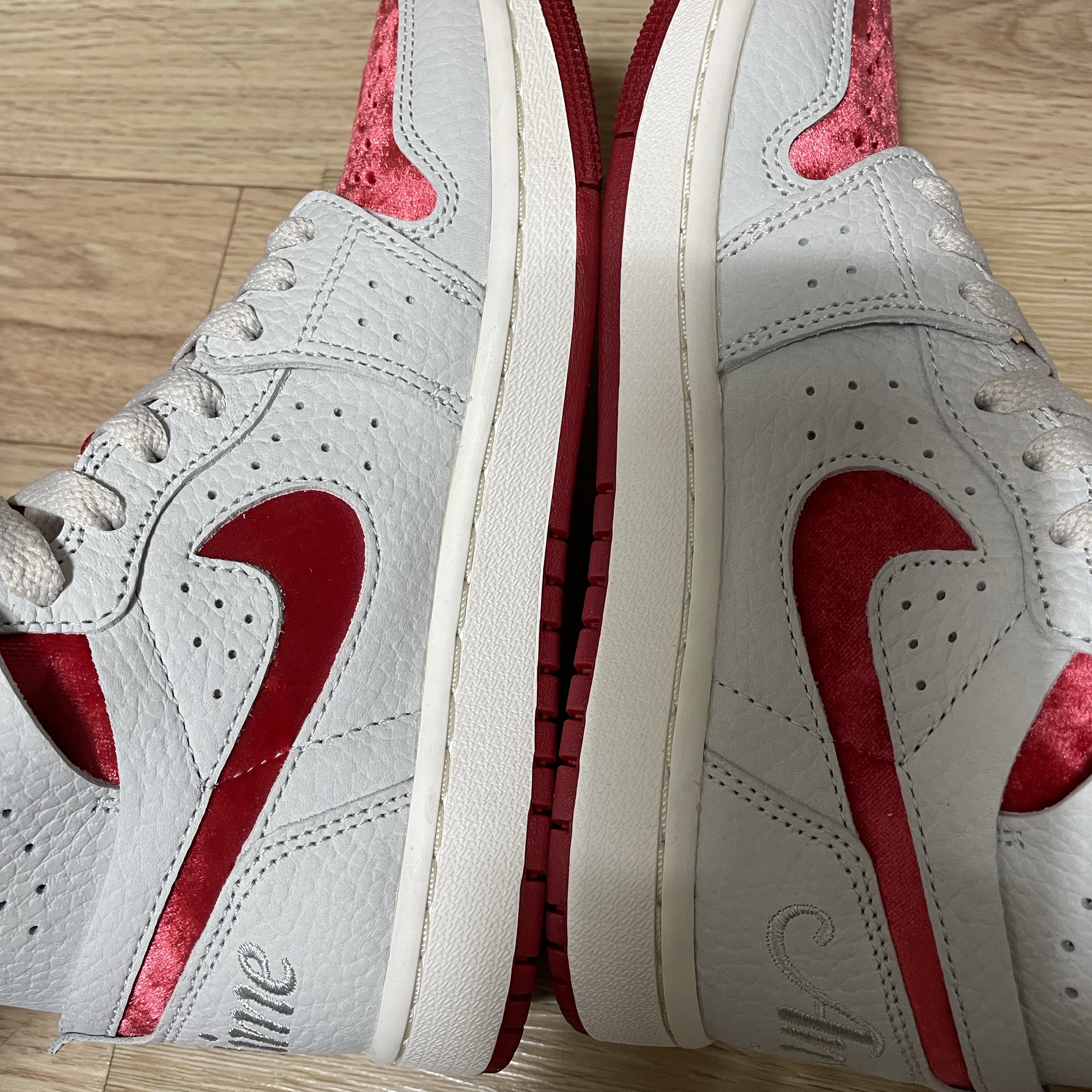 (W) Jordan 1 Zoom Air CMFT 2 Valentine's Day 착용 스타일 - 3