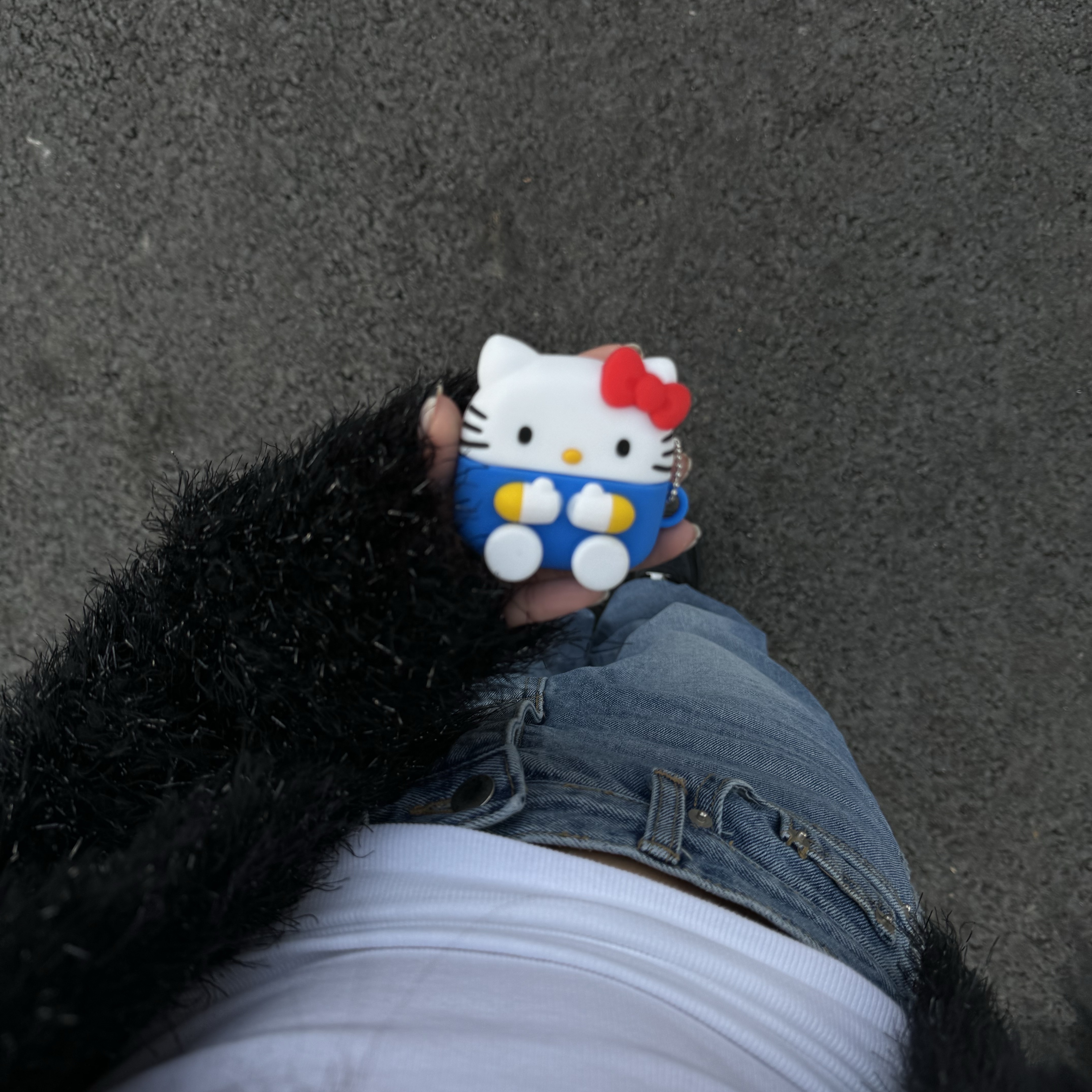 Sanrio Hello Kitty AirPods Pro 1st/2nd gen Case 착용 스타일