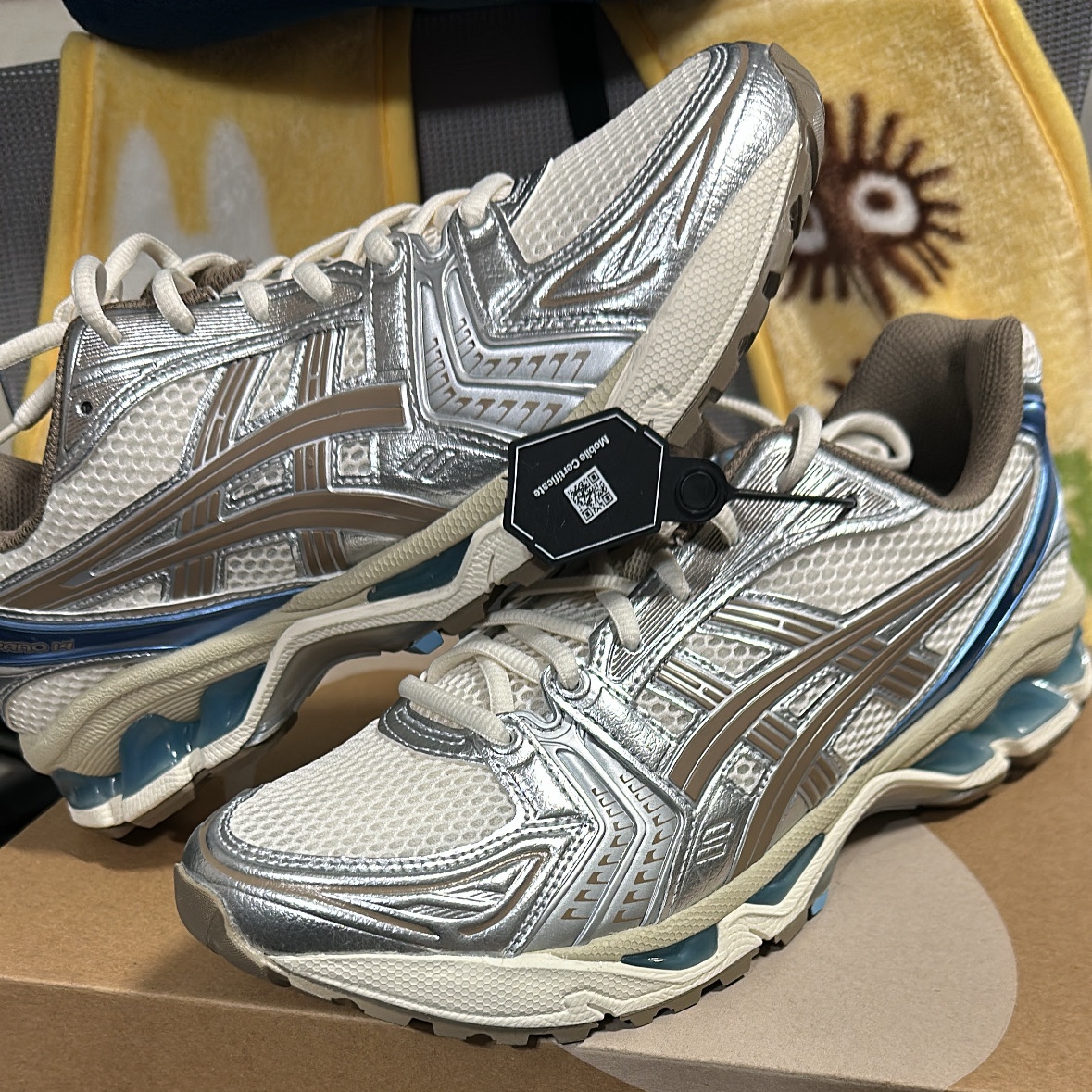 (W) Asics Gel-Kayano 14 Cream Pepper 착용 스타일
