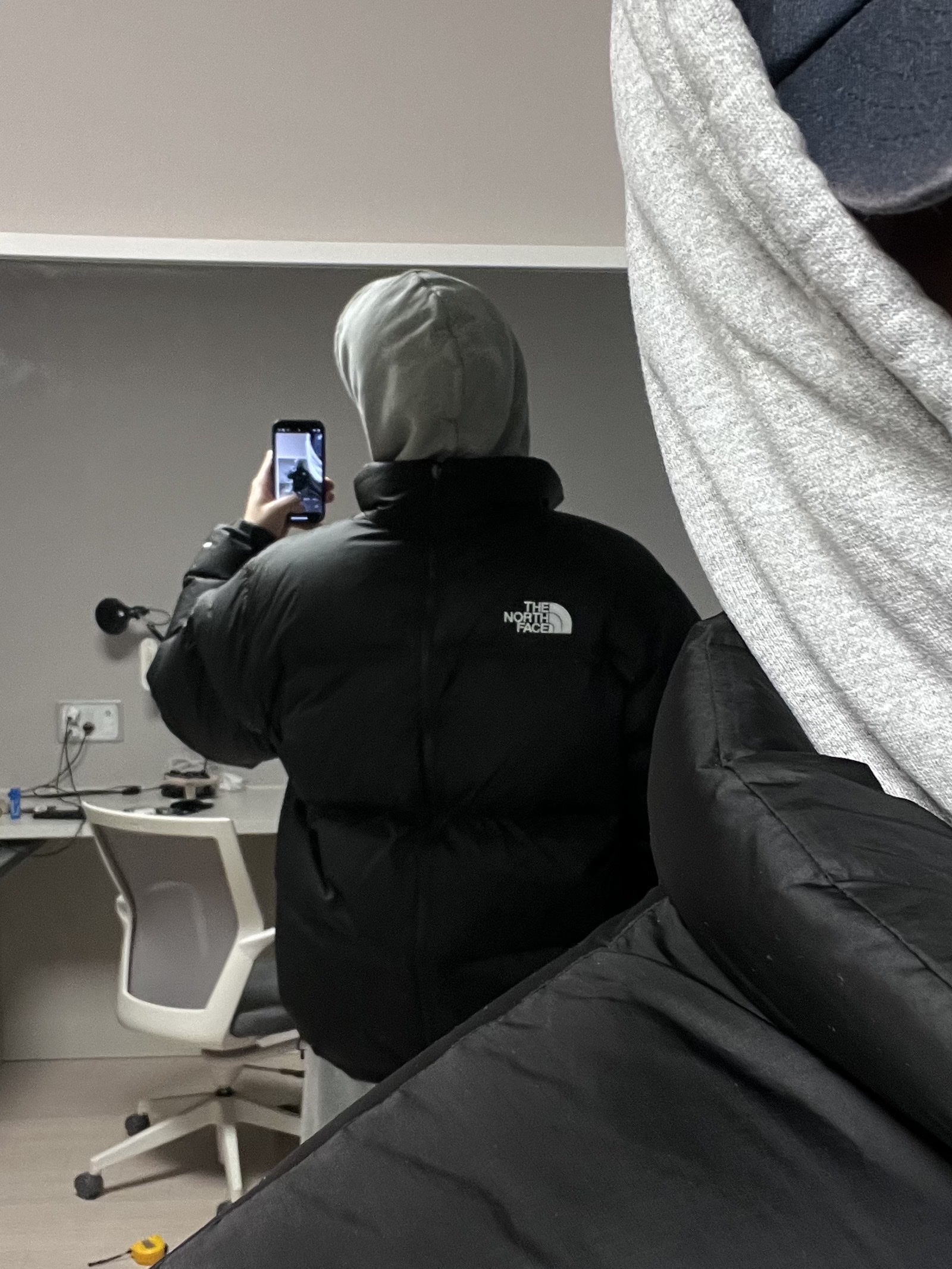 Supreme x The North Face Split Nuptse Jacket Black - 24SS 착용 스타일 - 2