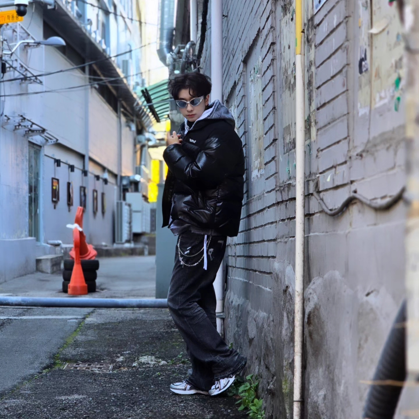 Flavorism Oversized Rivet Hoodie Dirty White, New Balance 1906R White Gold 착용 스타일 - 4