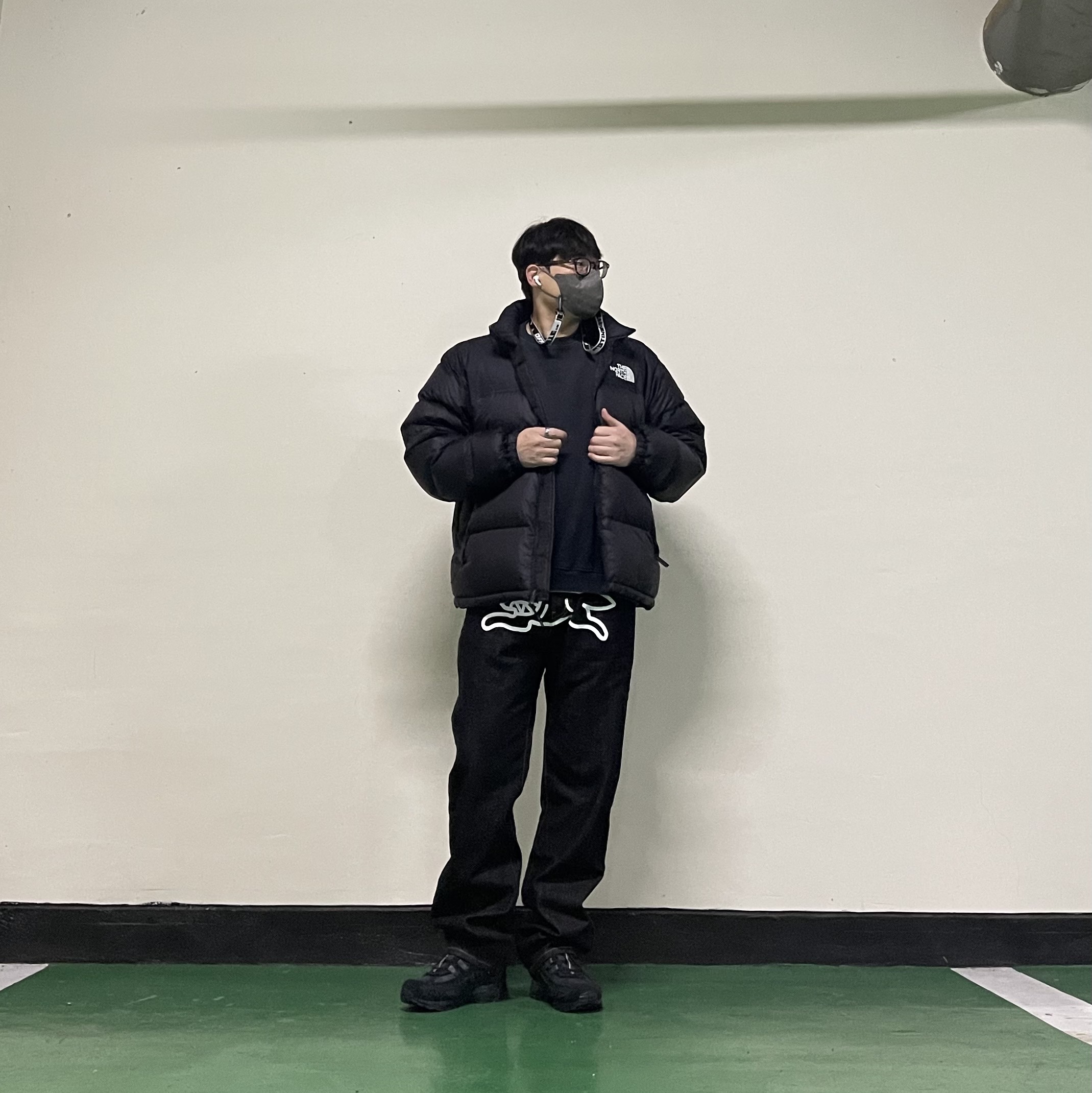 Adidas x Song for the Mute Shadowturf Core Black Night Grey, Kapital 2 Tone Big Fleece Sweatshirt Black Green 착용 스타일 - 3