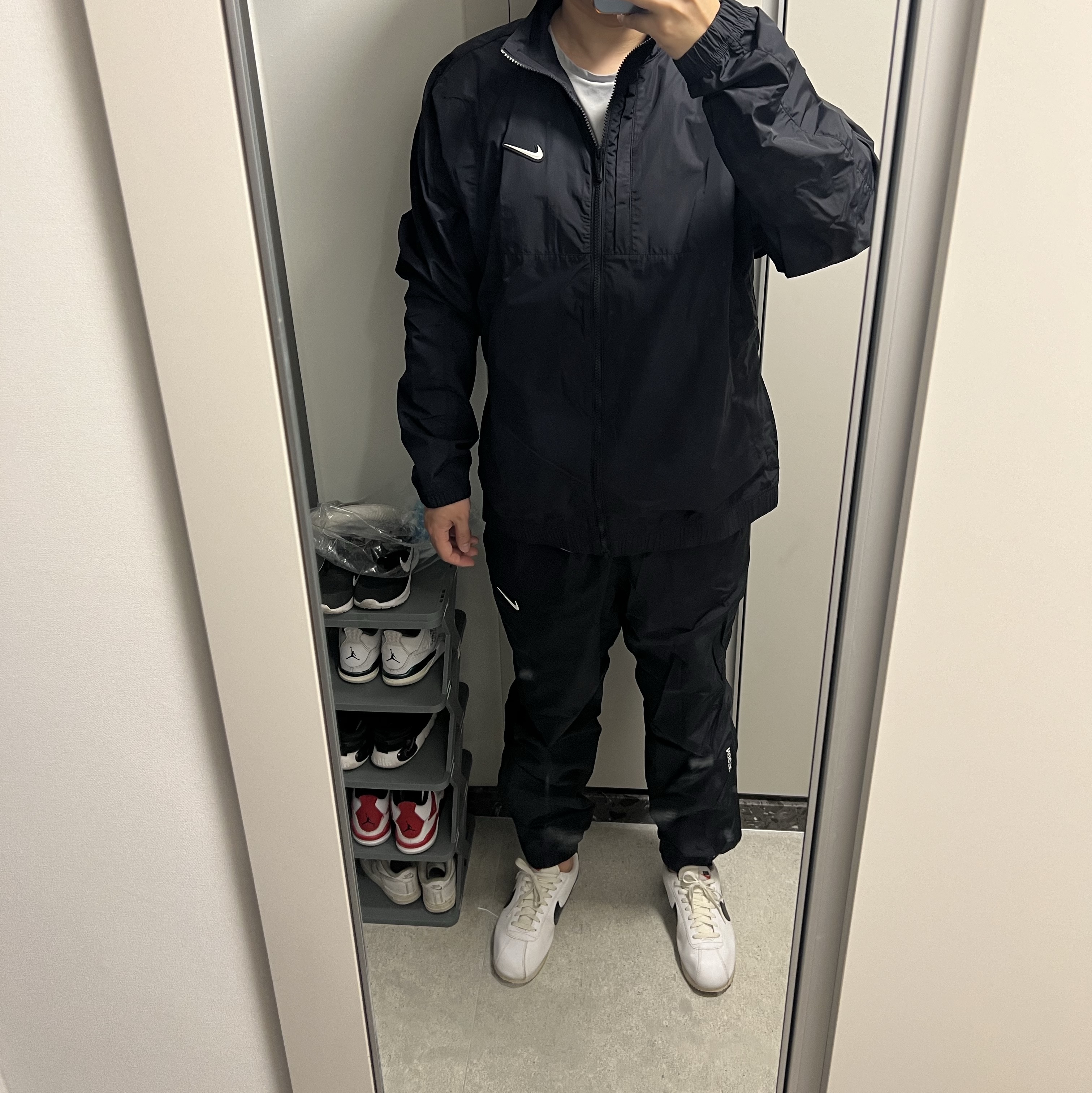 Nike x Drake Nocta Woven Track Pants Black (FN7668-010) 착용 스타일 - 2