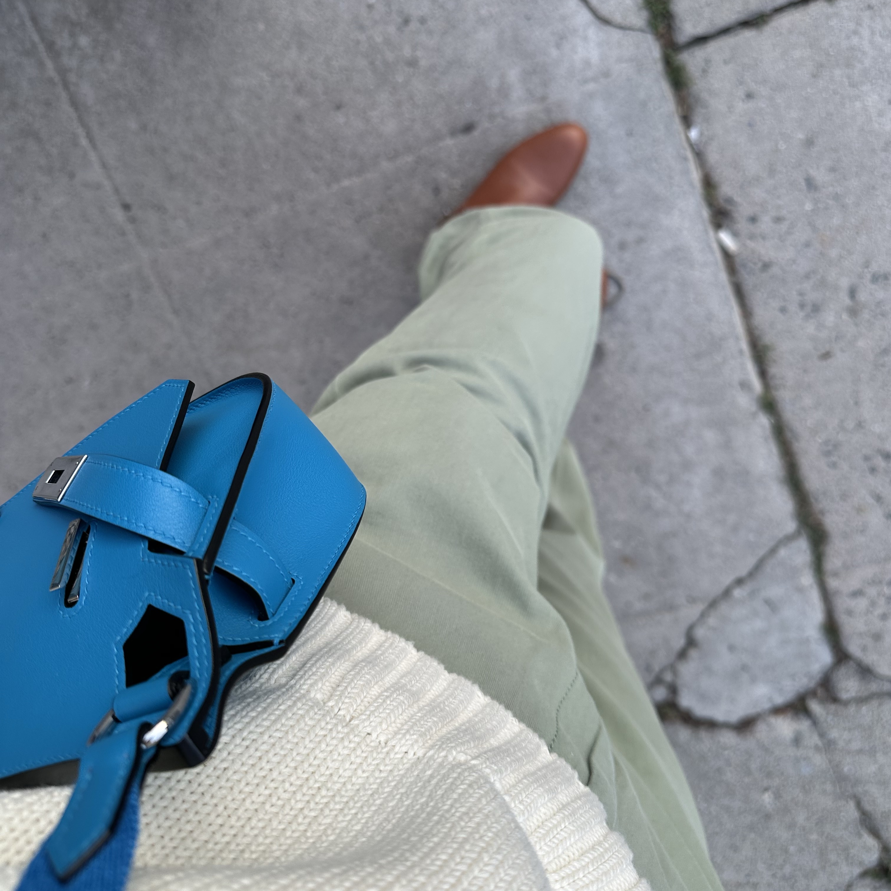 Hermes Jypsiere Mini Bag Evercolor & Palladium New Bleu Hydra, (W) Hermes Neo Ankle Boot Noir 착용 스타일 - 3