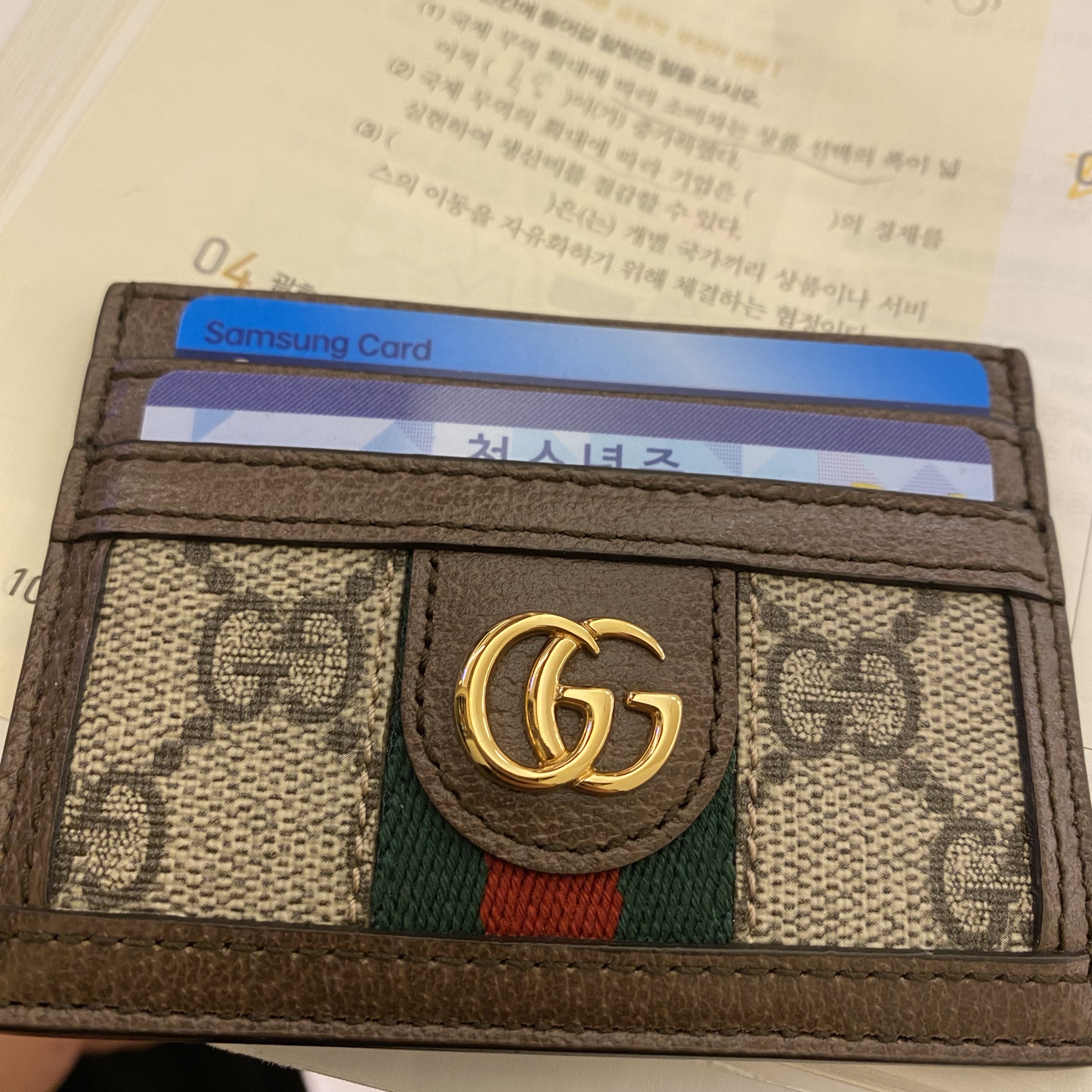 Gucci Ophidia GG Card Case Beige Ebony 착용 스타일