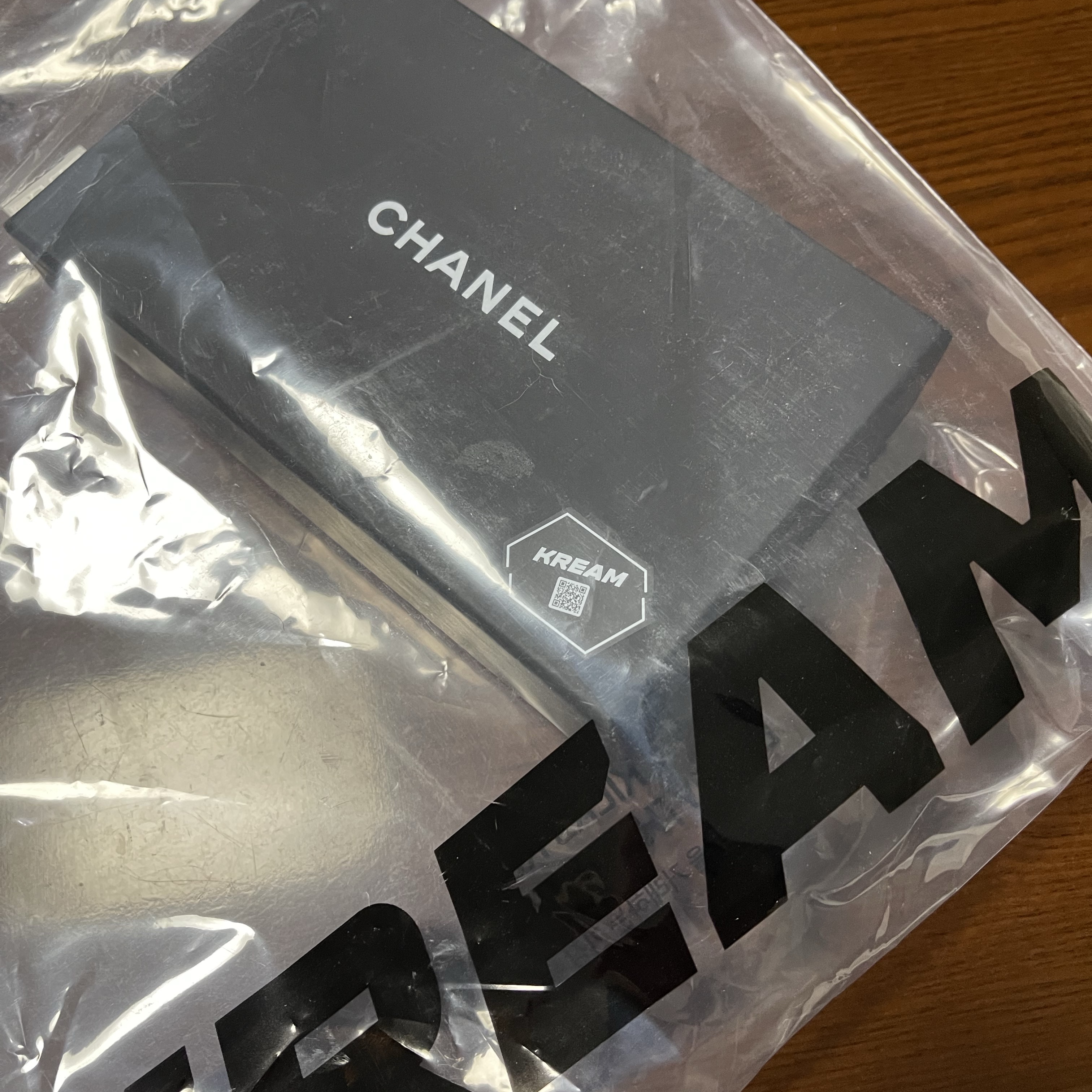Chanel Classic Card Holder Grained Calfskin & Silver Black 착용 스타일 - 2