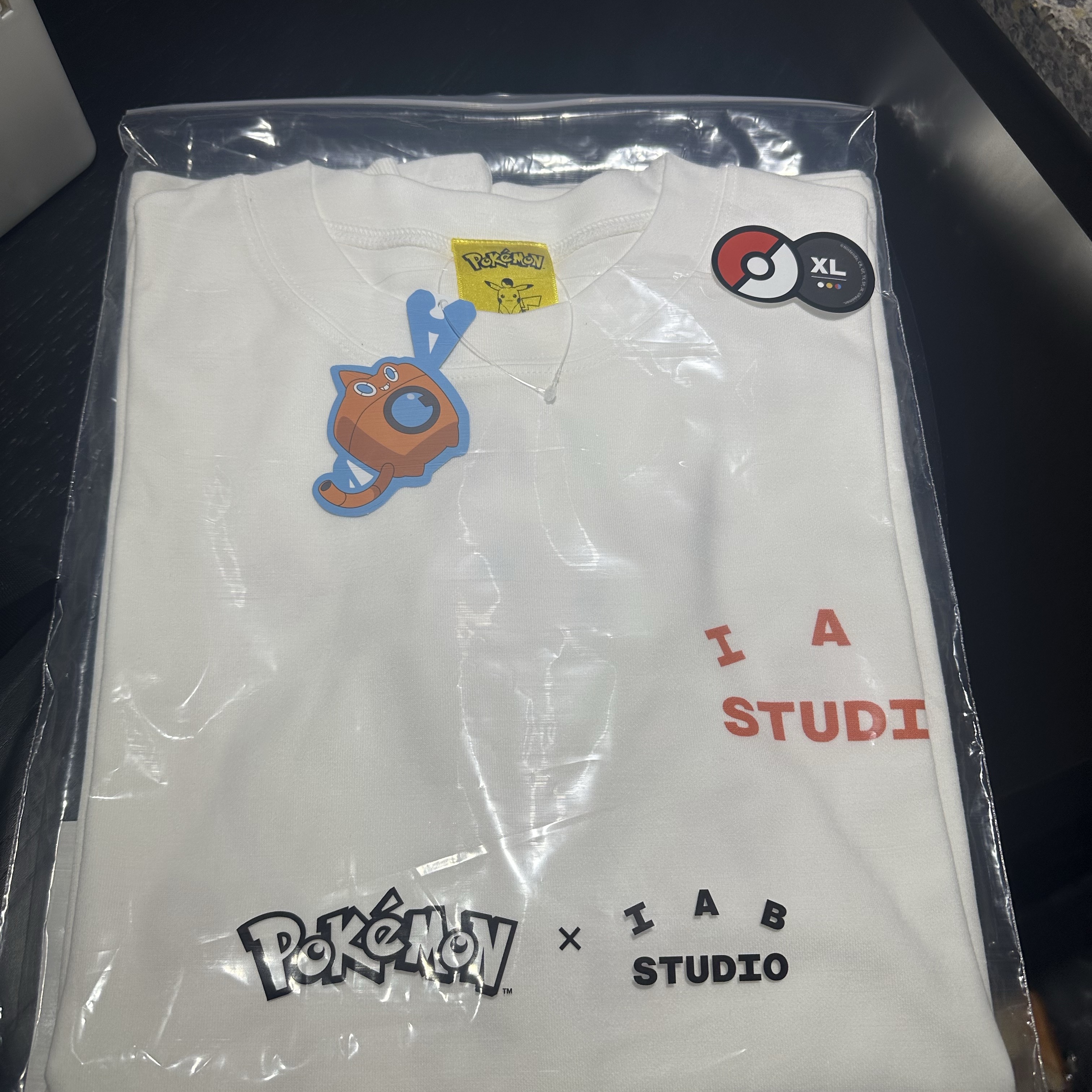IAB Studio x Pokemon Mew Long Sleeve White Pink 착용 스타일