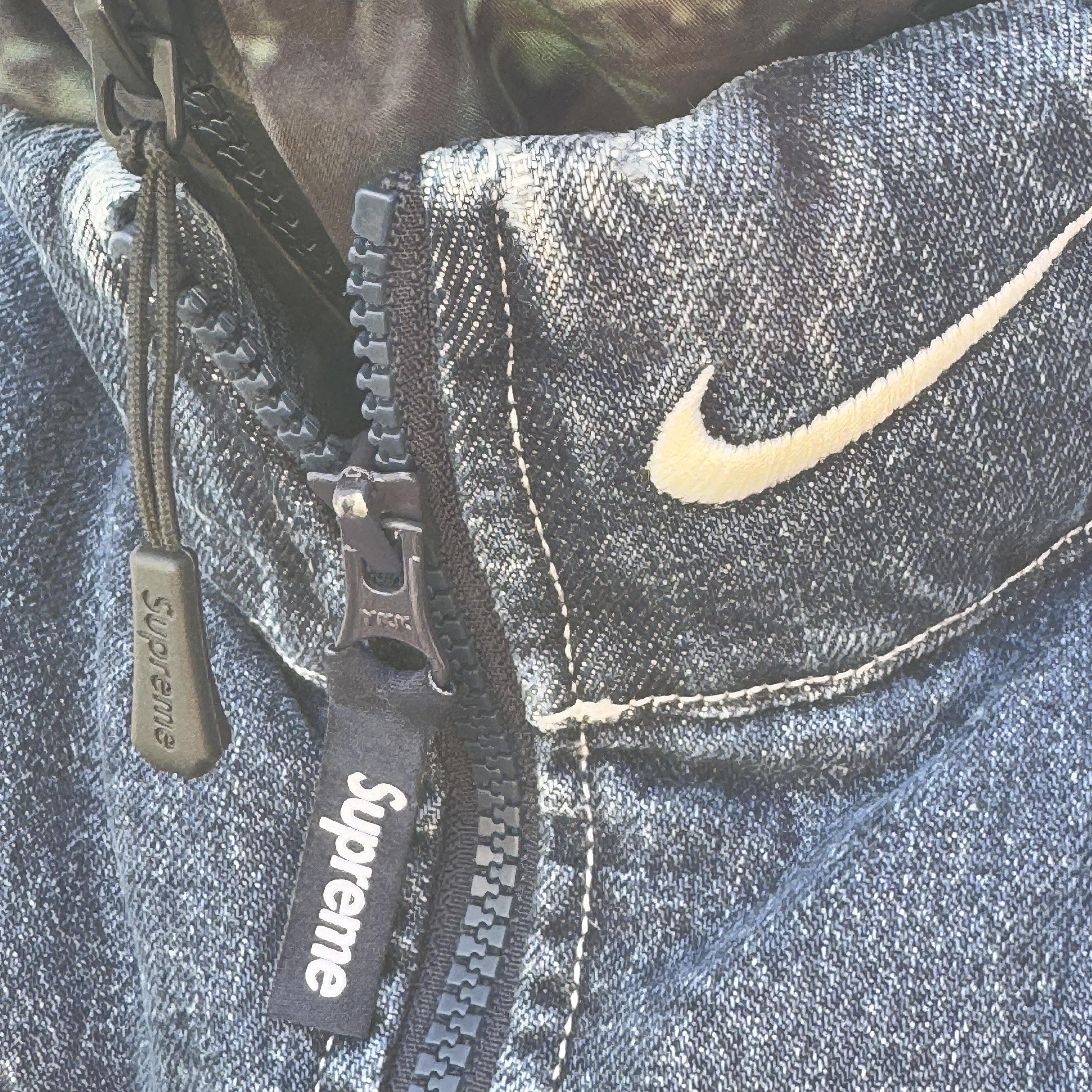 Supreme x Nike Denim Puffer Vest Indigo - 24SS 착용 스타일 - 6