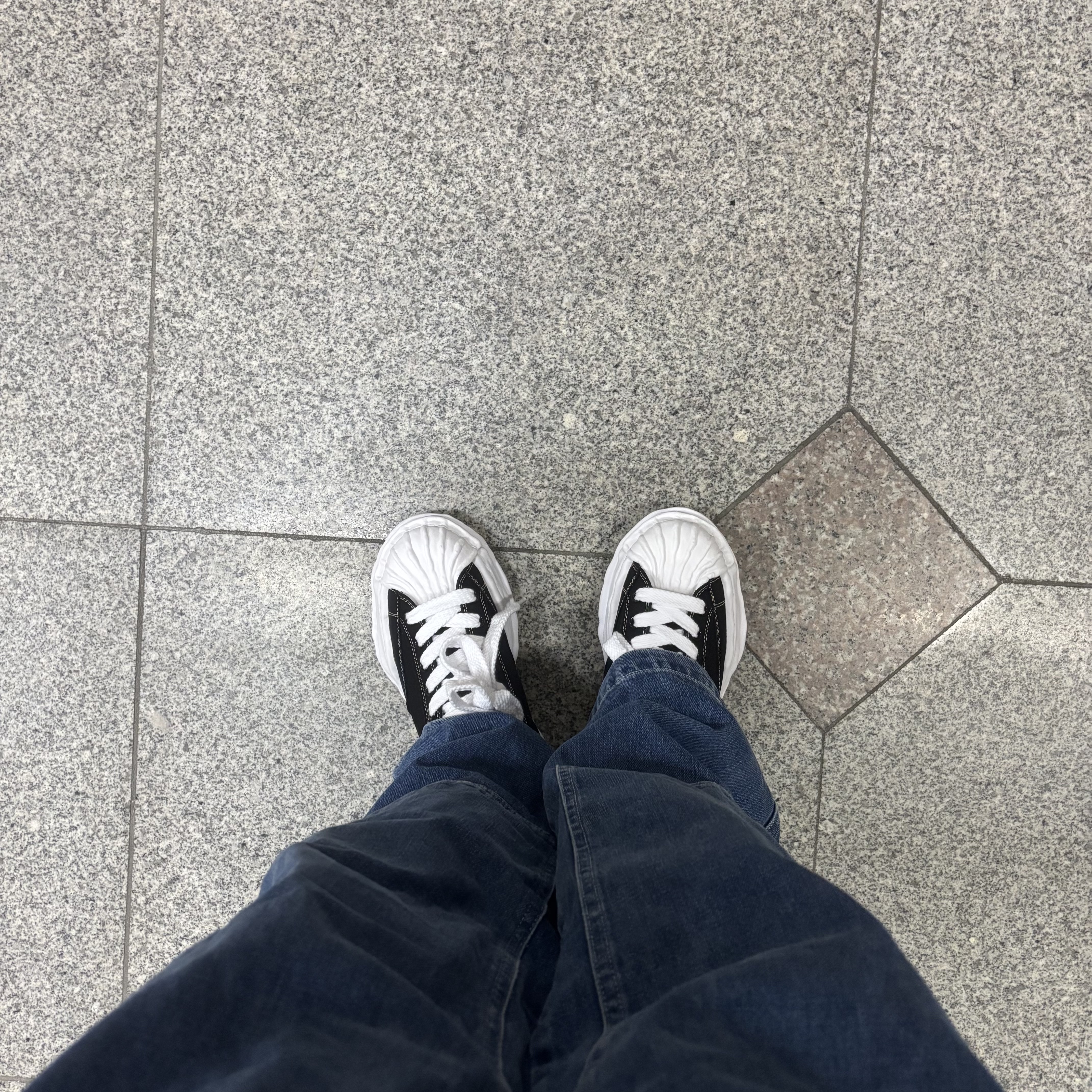 Maison Mihara Yasuhiro Blakey OG Sole Canvas Low-top Sneakers Black White 착용 스타일