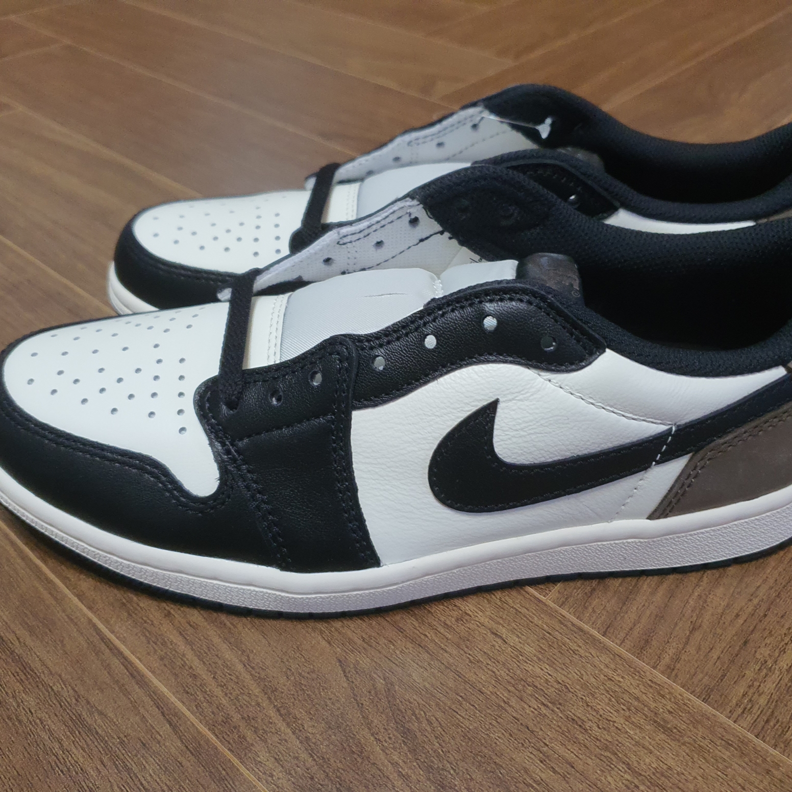 Jordan 1 Retro Low OG Mocha 착용 스타일