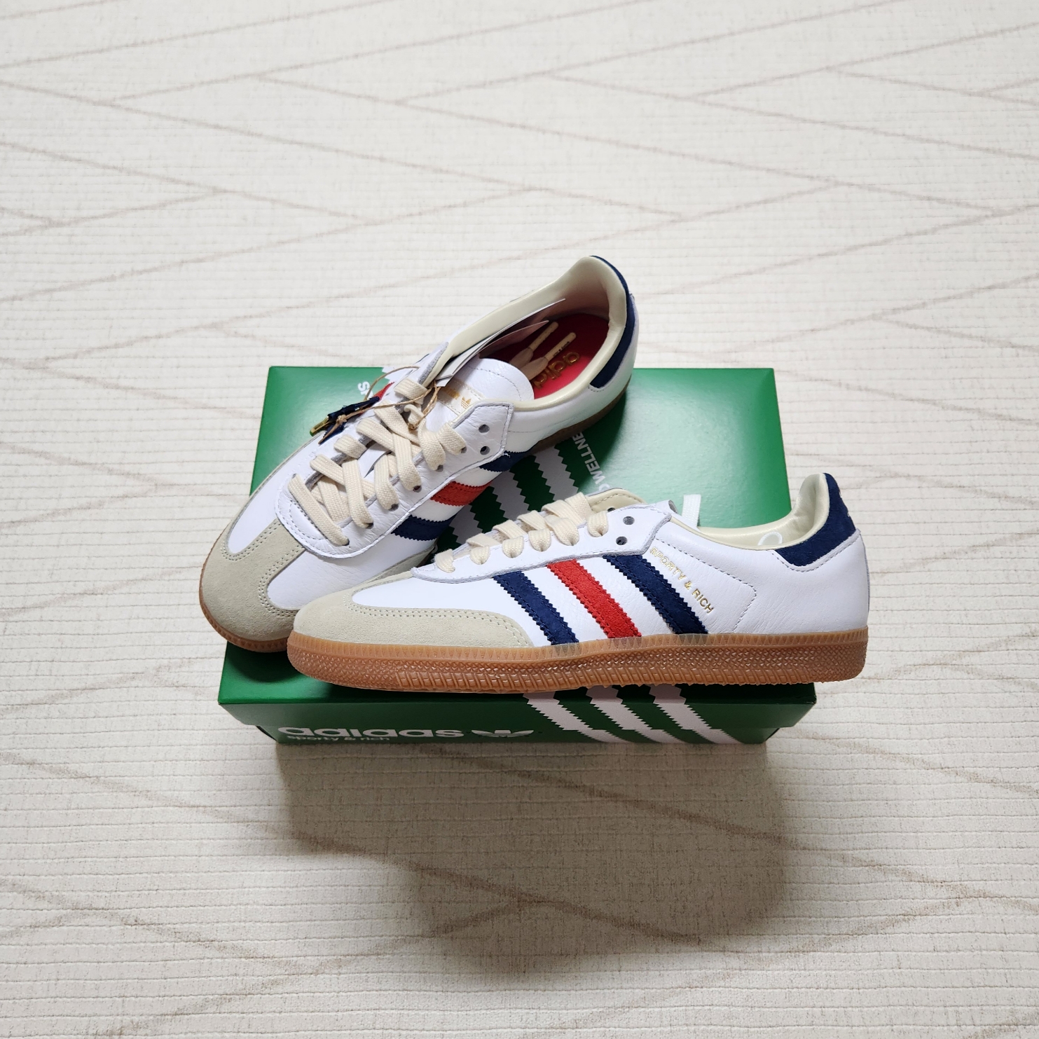 Adidas x Sporty & Rich Samba OG Cloud White Night Indigo 착용 스타일 - 2