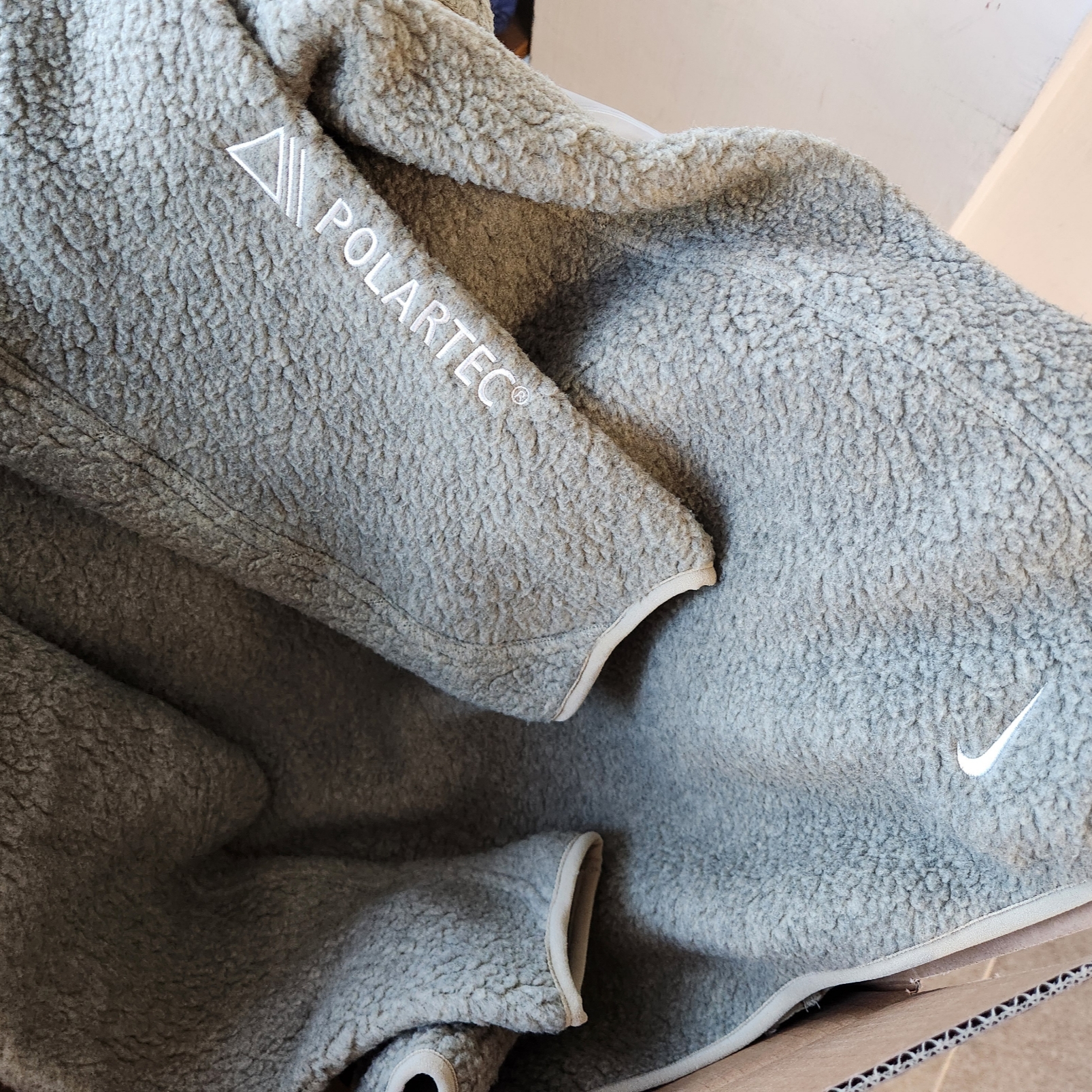 Nike ACG Arctic Wolf Full Zip Top Khaki Light Iron Ore - Asia 착용 스타일 - 2