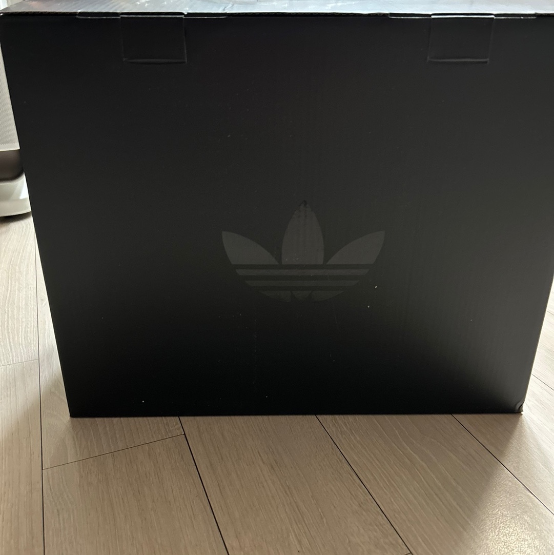 Adidas Holiday Ready Bag White 착용 스타일 - 1