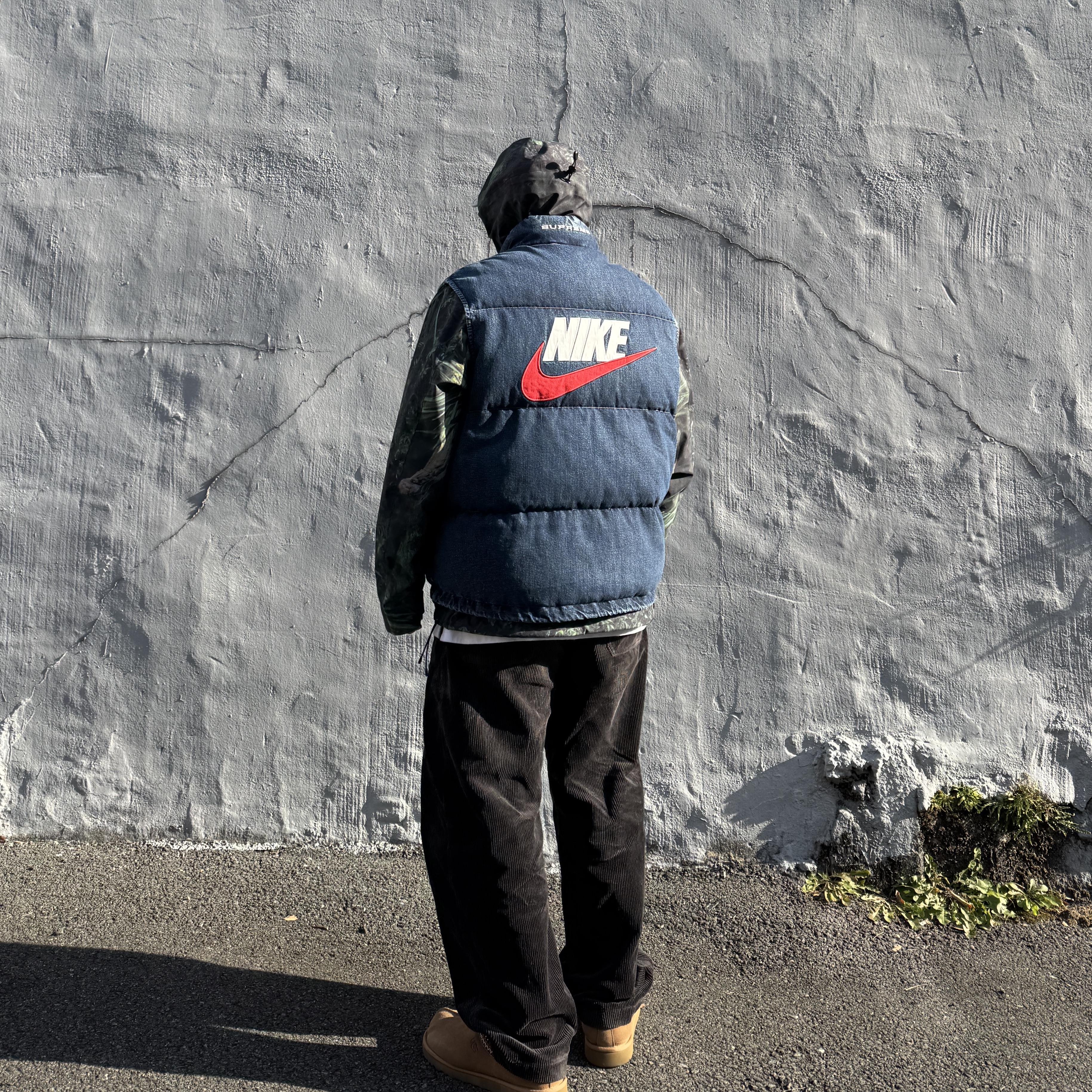 Supreme x Nike Denim Puffer Vest Indigo - 24SS 착용 스타일 - 1