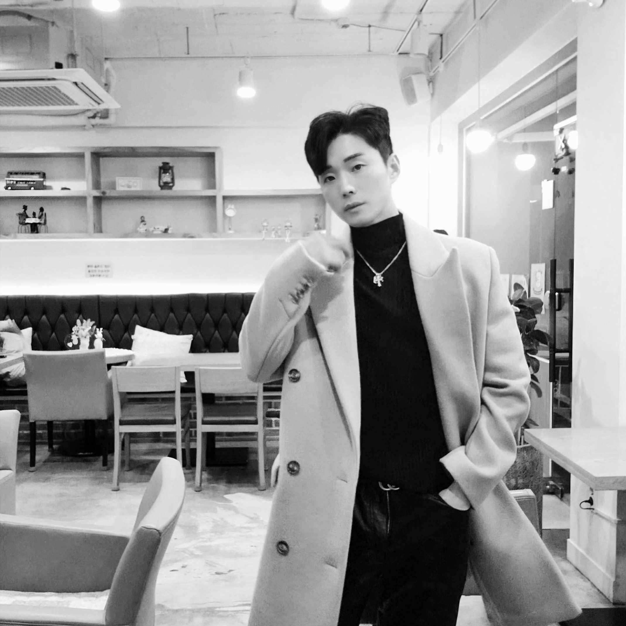 Haleine Ribbed Turtleneck Cotton Knit Black (VT301) 착용 스타일 - 2
