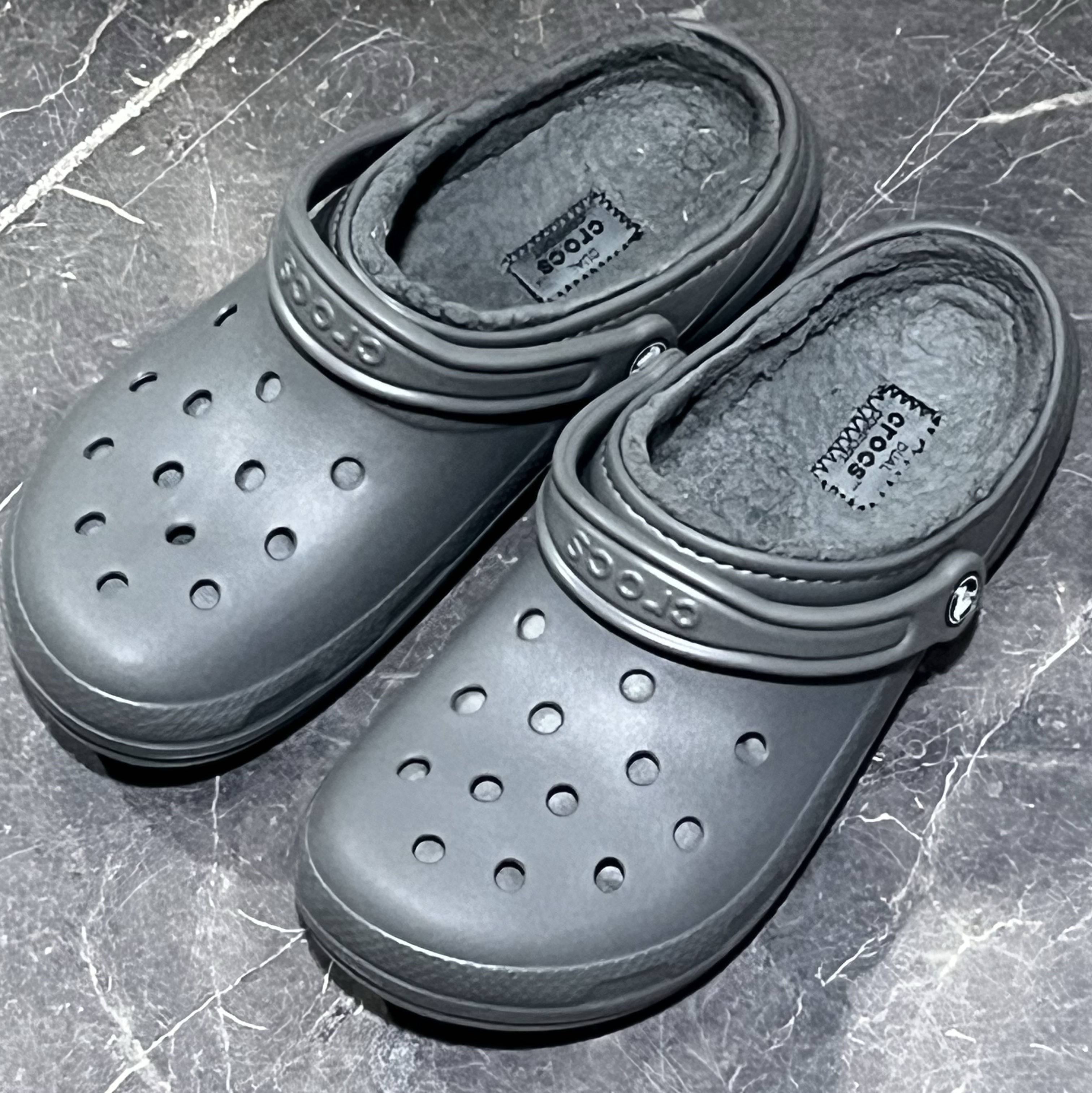 Crocs Clasic Lined Clog Slate Grey Smoke 착용 스타일