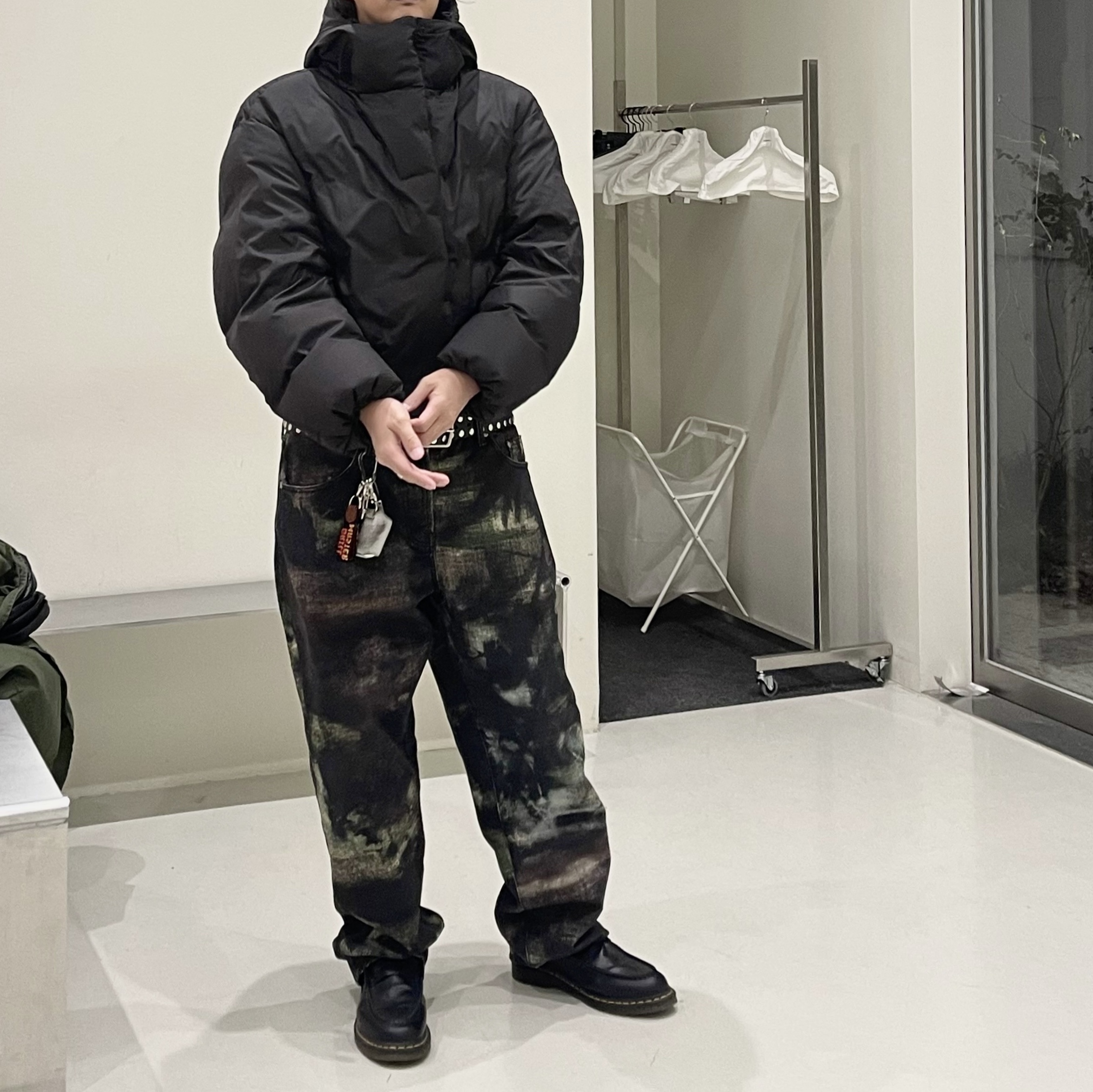 Stussy Stenpat Camo Big Ol' Jean Fortine, Stussy 8 Ball Studded Belt Black 착용 스타일