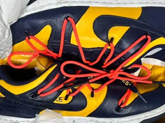 Nike x Off-White Dunk Low University Gold Midnight Navy 착용 스타일