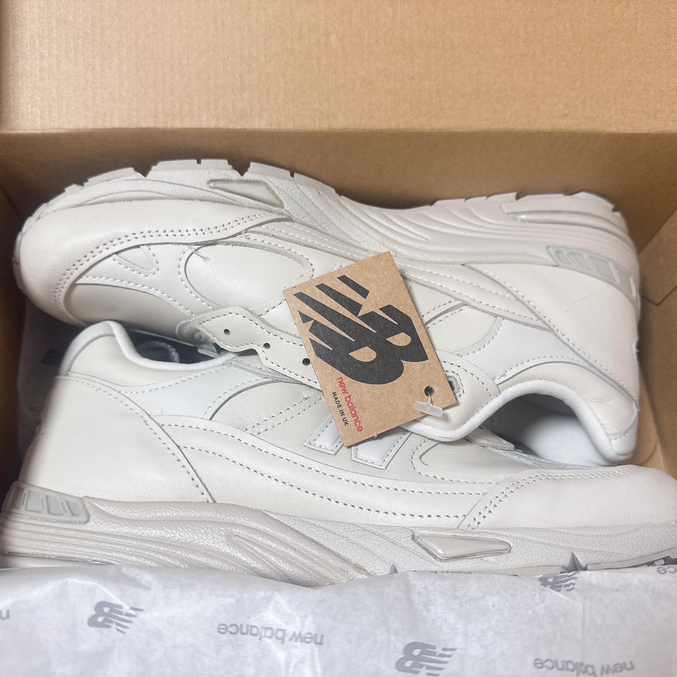 New Balance 991v1 Made in UK Contemporary Luxe Light Grey 착용 스타일 - 3